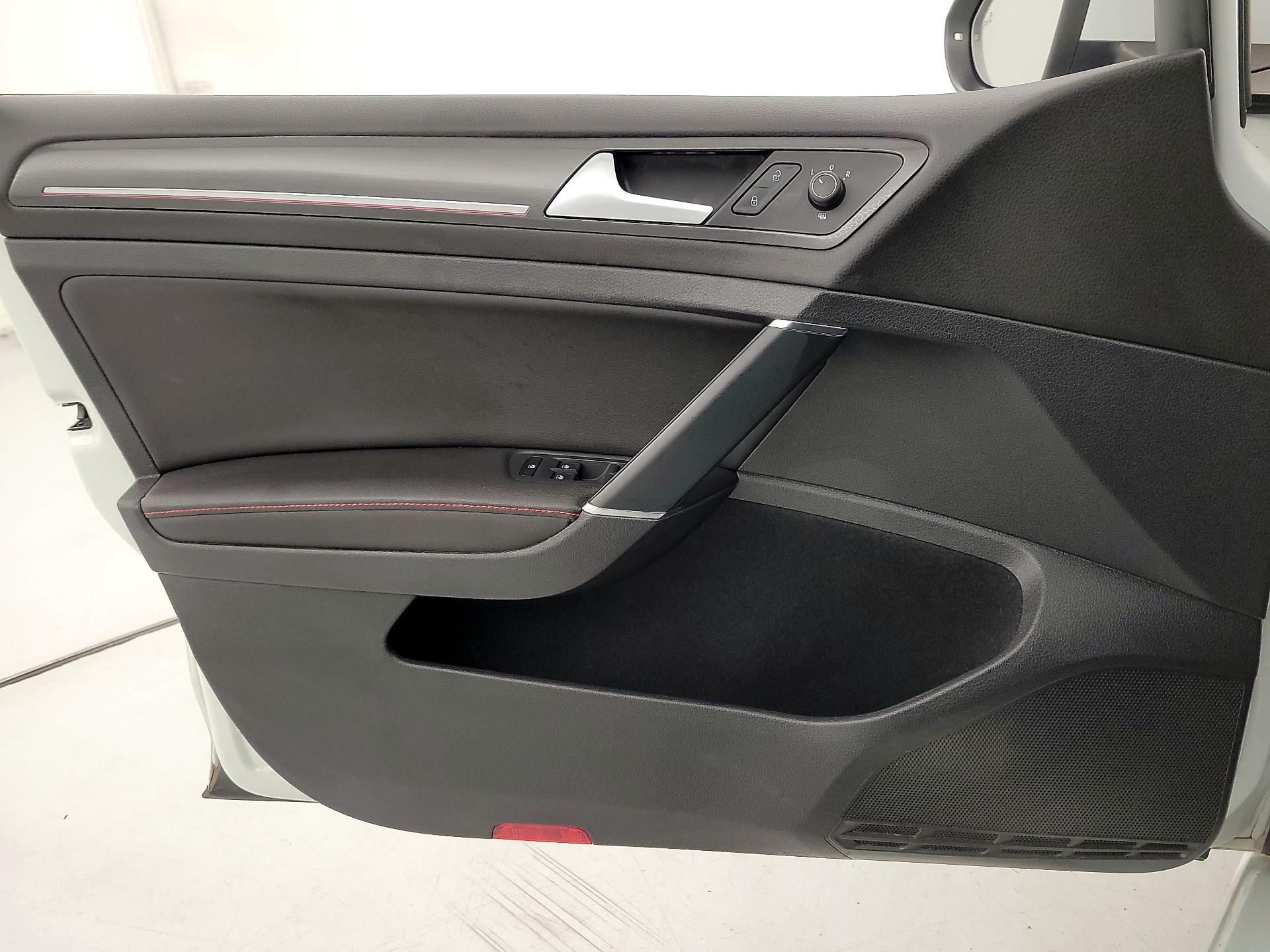 Thumbnail: 2019 Volkswagen Golf - 12