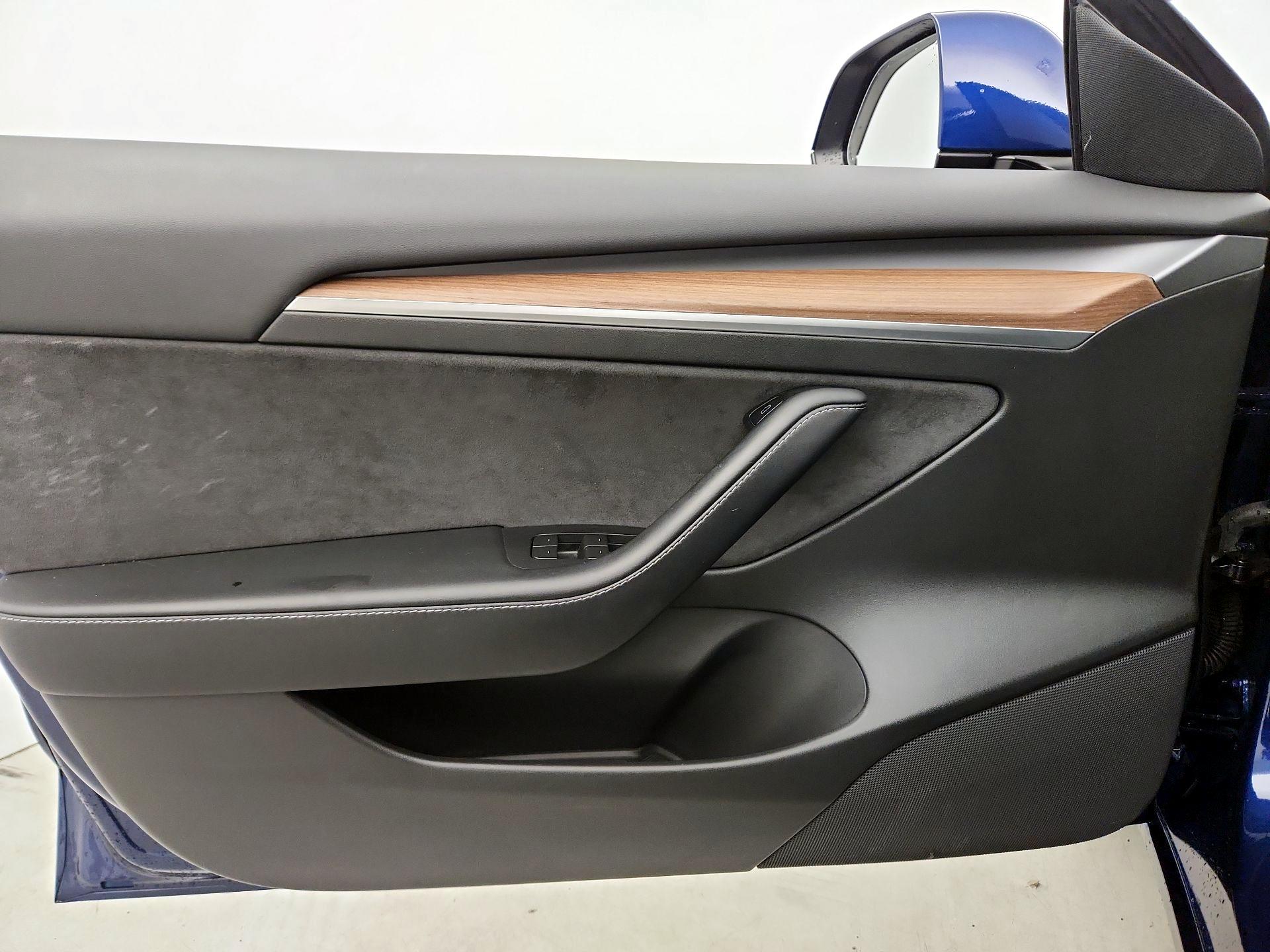 Thumbnail: 2022 Tesla Model 3 - 12