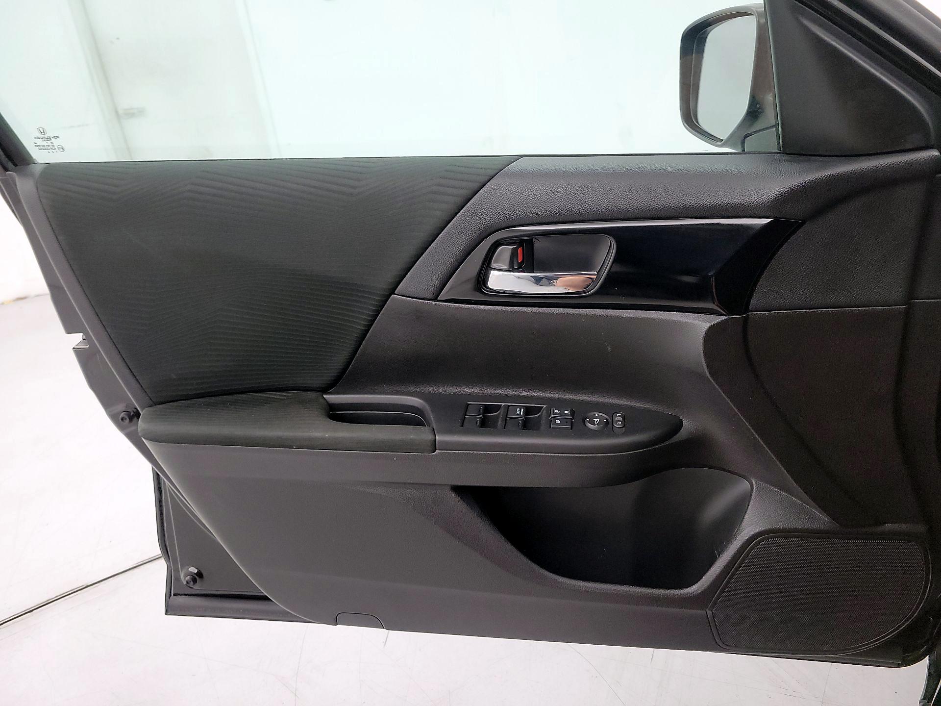 Thumbnail: 2017 Honda Accord - 12