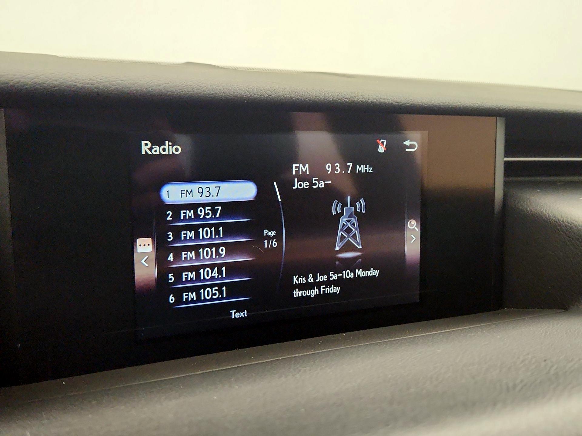 Thumbnail: 2020 Lexus IS - 15