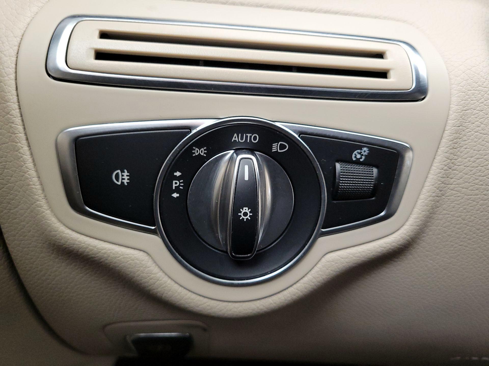 Thumbnail: 2018 Mercedes-Benz C-Class - 13