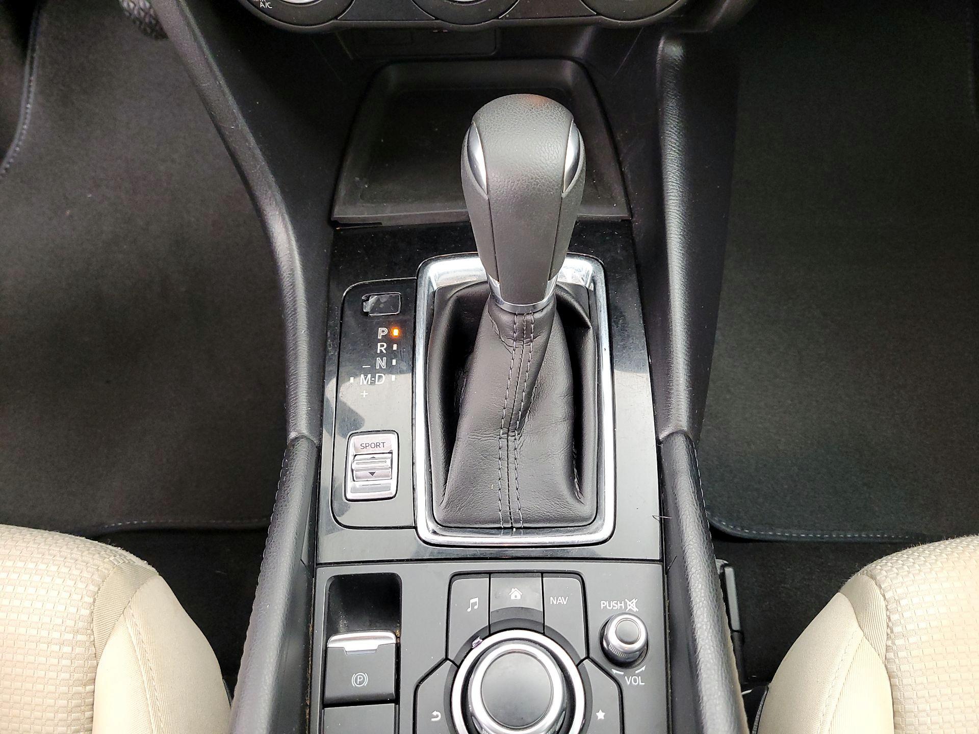 Thumbnail: 2017 Mazda Mazda3 - 18