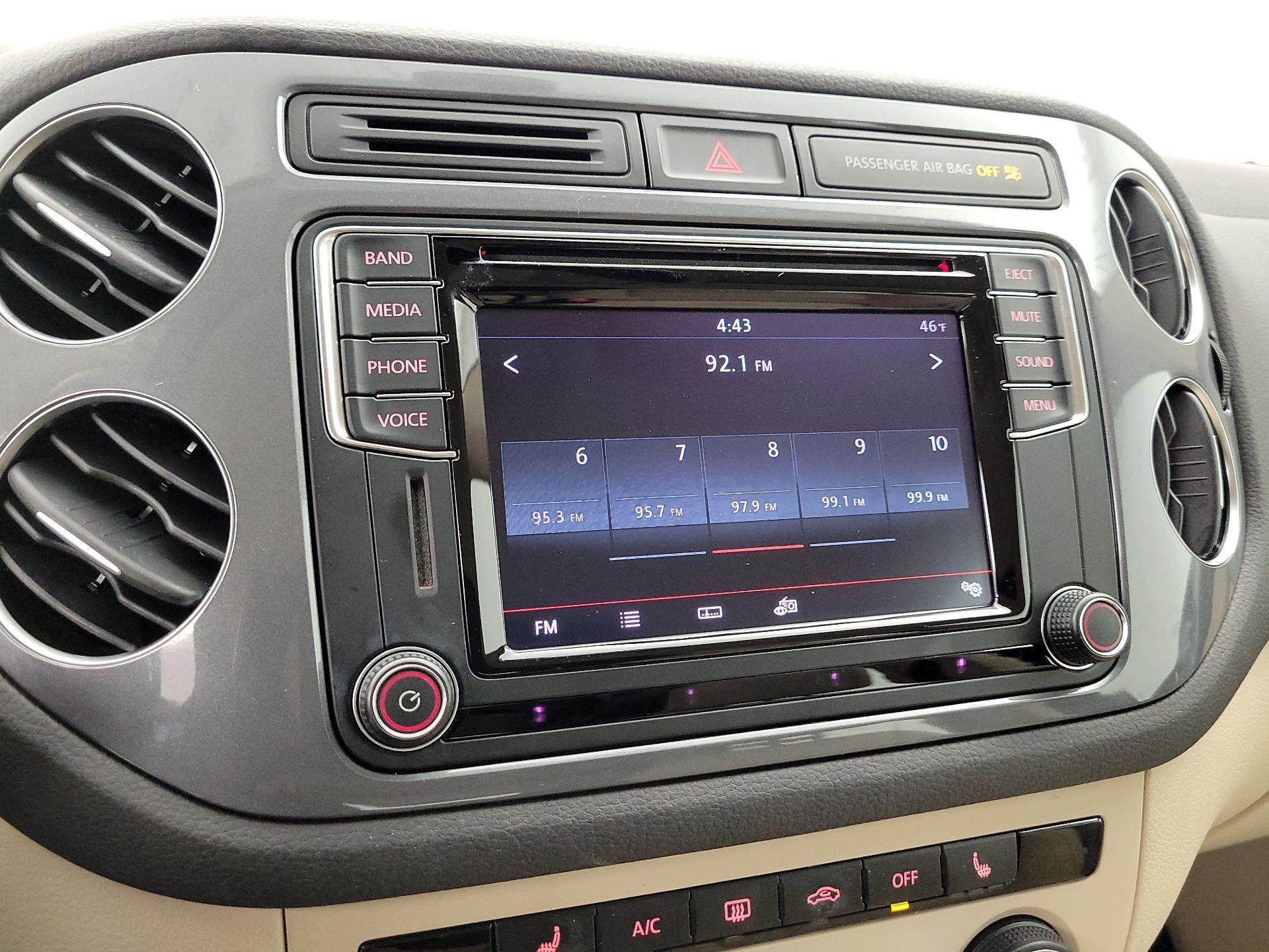 Thumbnail: 2017 Volkswagen Tiguan - 15