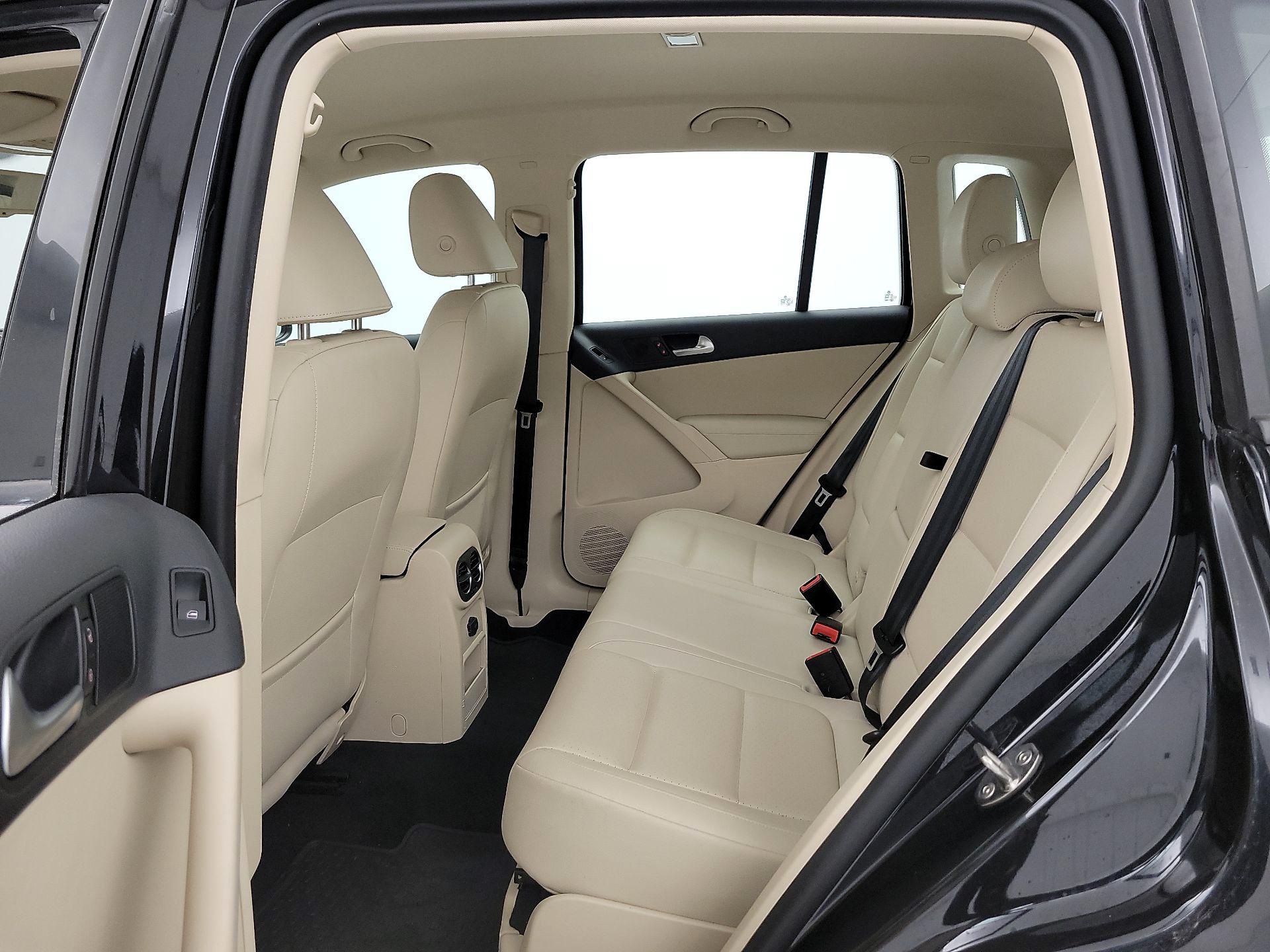 Thumbnail: 2017 Volkswagen Tiguan - 19