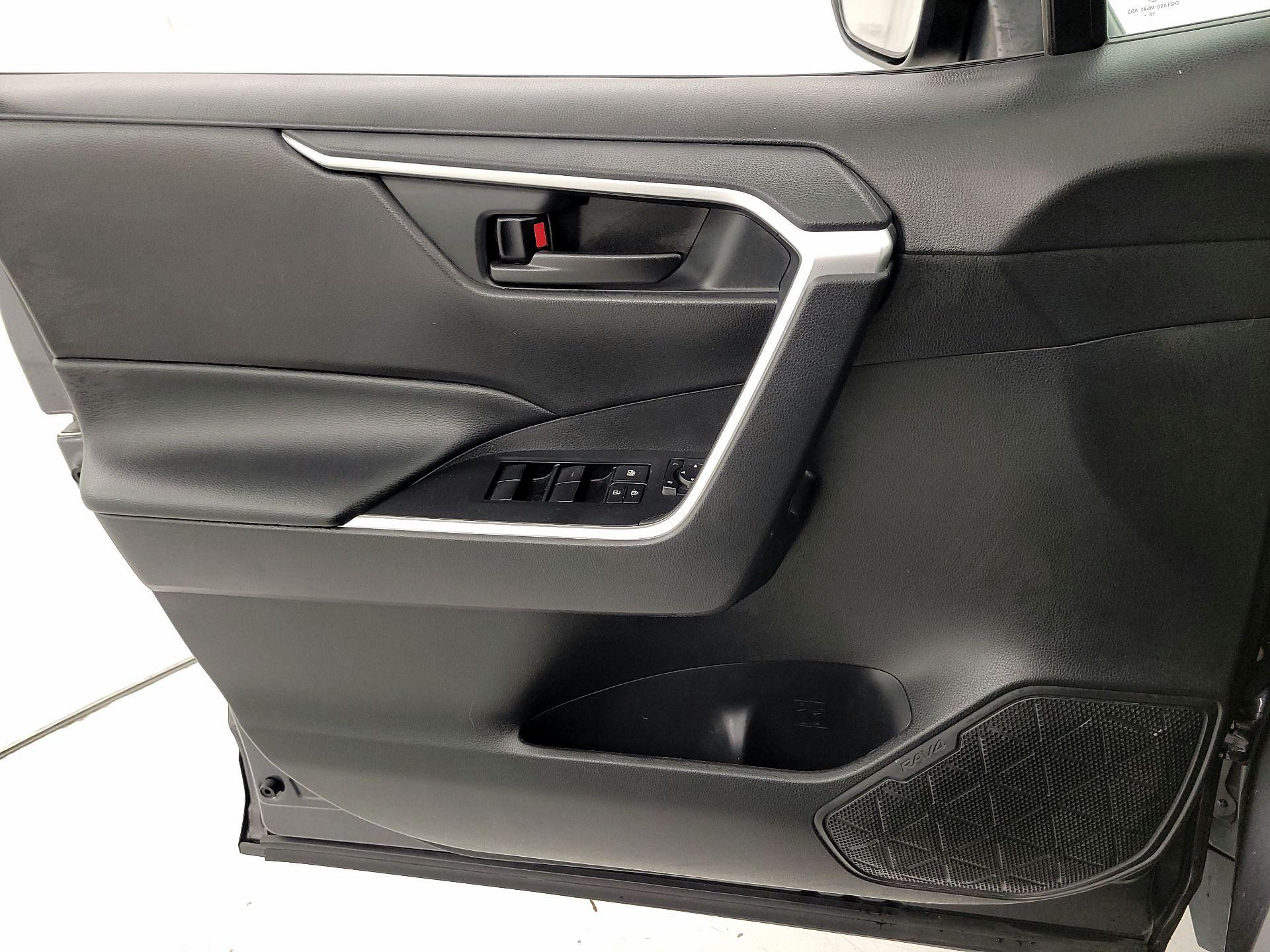 Thumbnail: 2020 Toyota RAV4 - 12