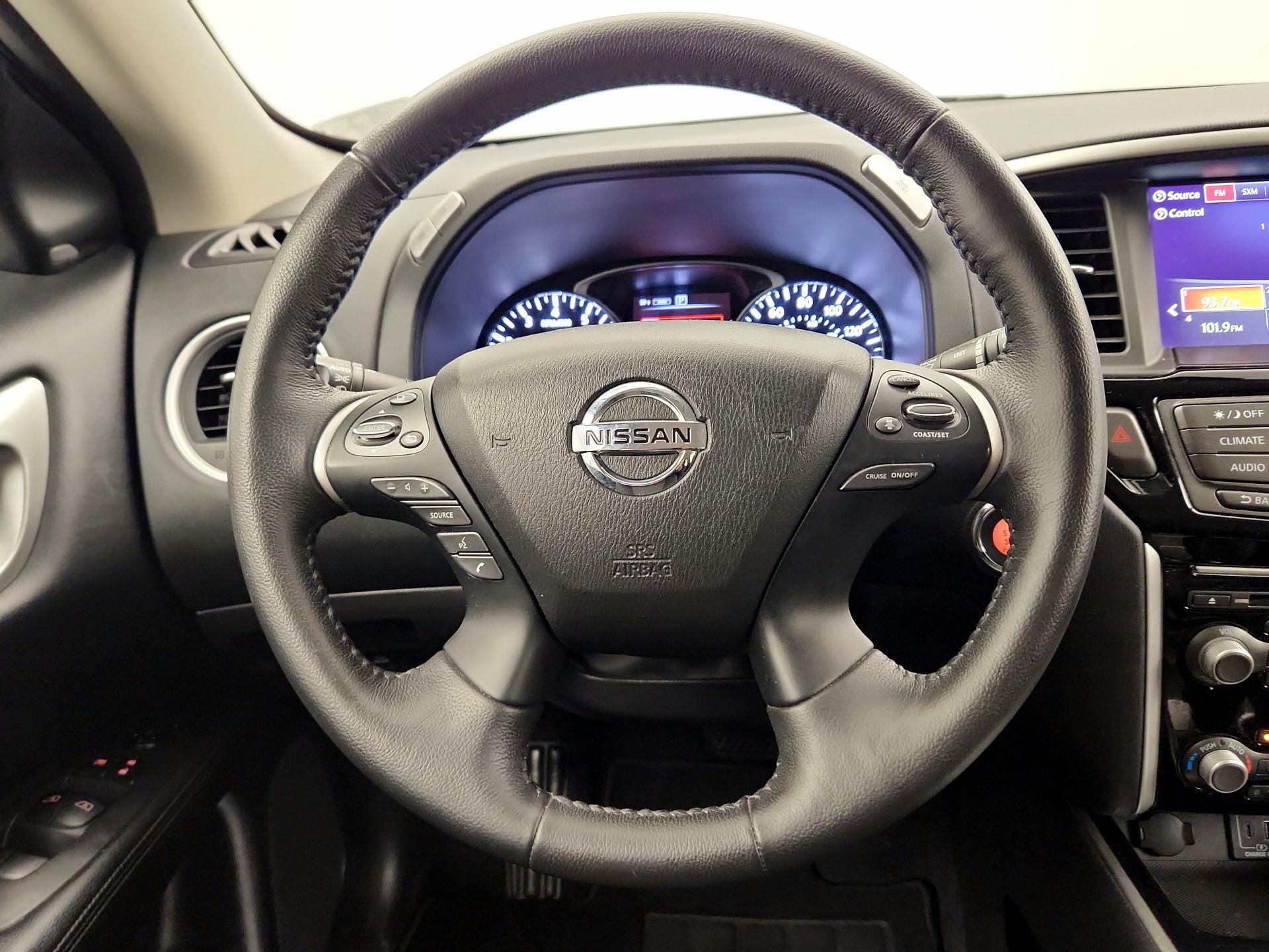 Thumbnail: 2020 Nissan Pathfinder - 10