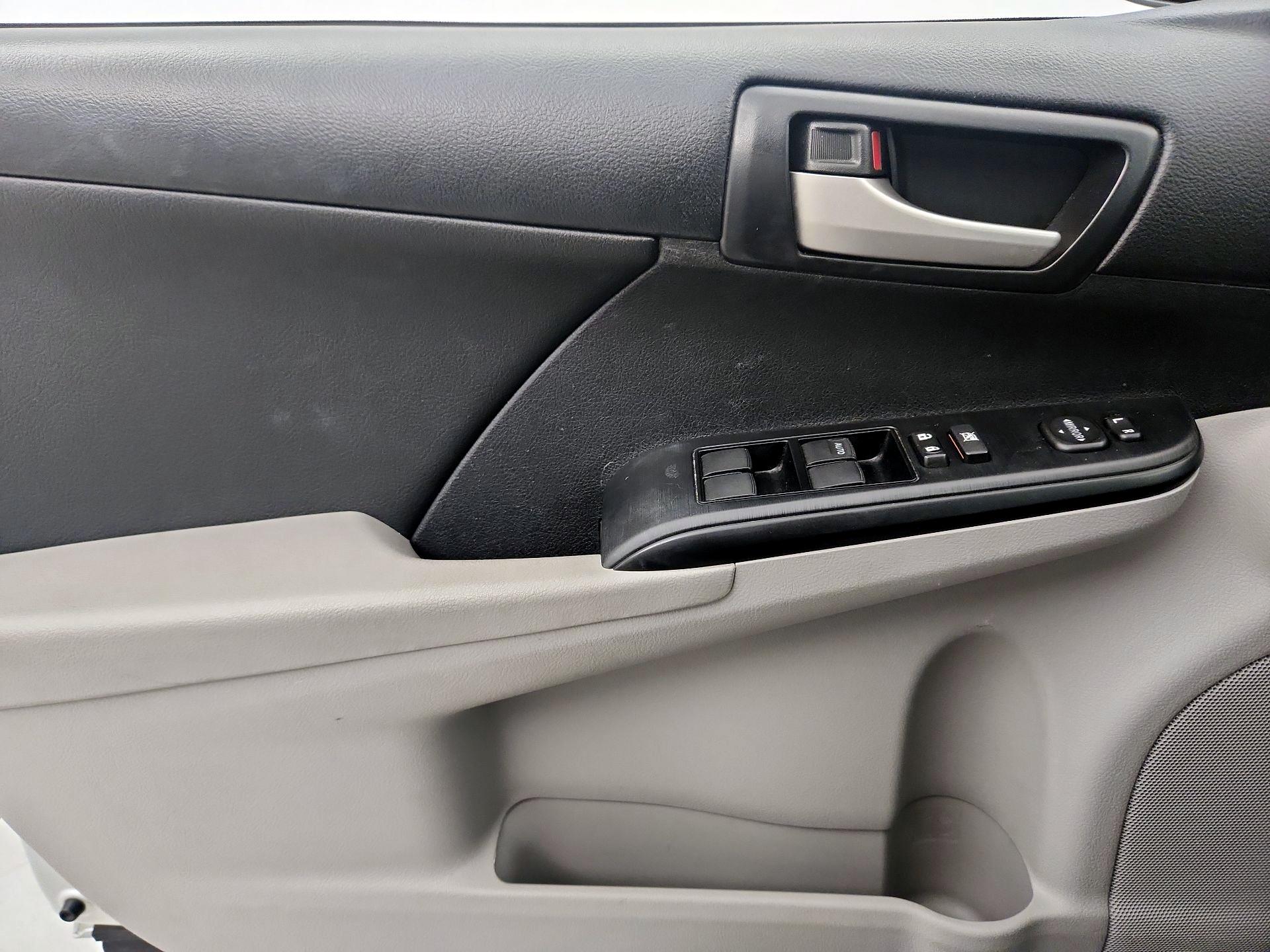 Thumbnail: 2014 Toyota Camry - 12