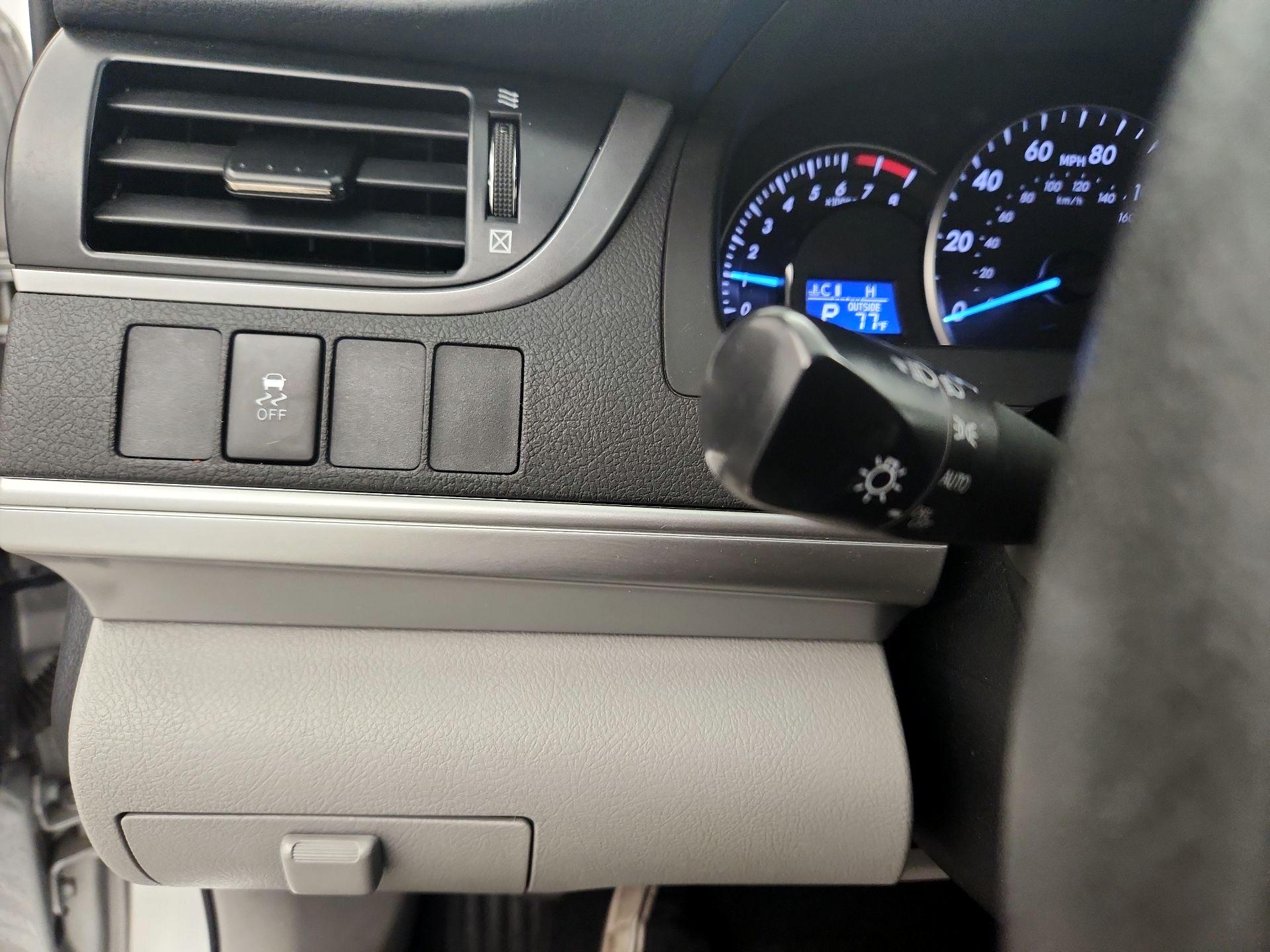 Thumbnail: 2014 Toyota Camry - 13