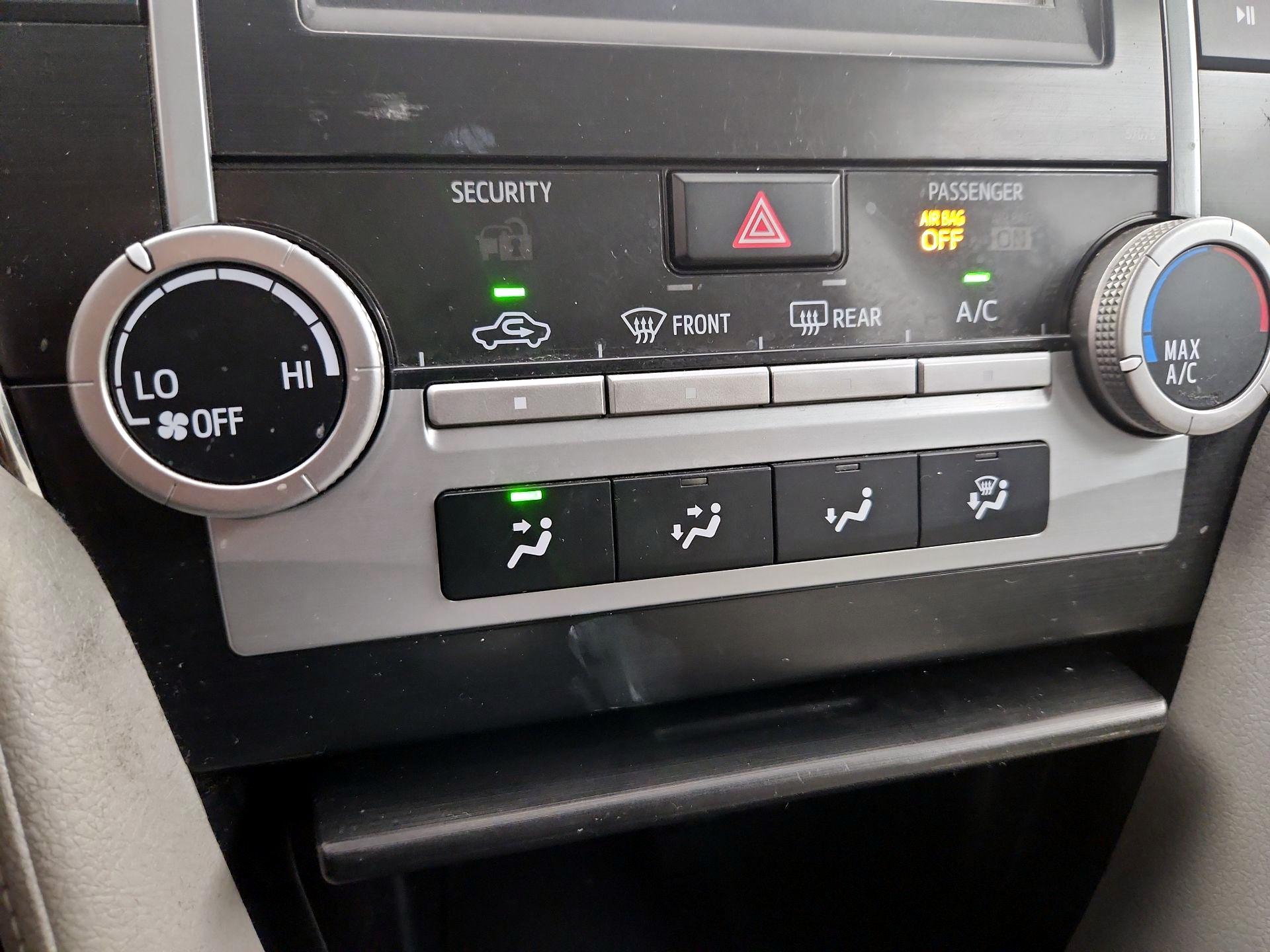 Thumbnail: 2014 Toyota Camry - 15