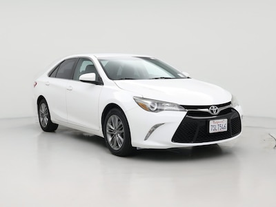 White 2016 Toyota Camry SE
