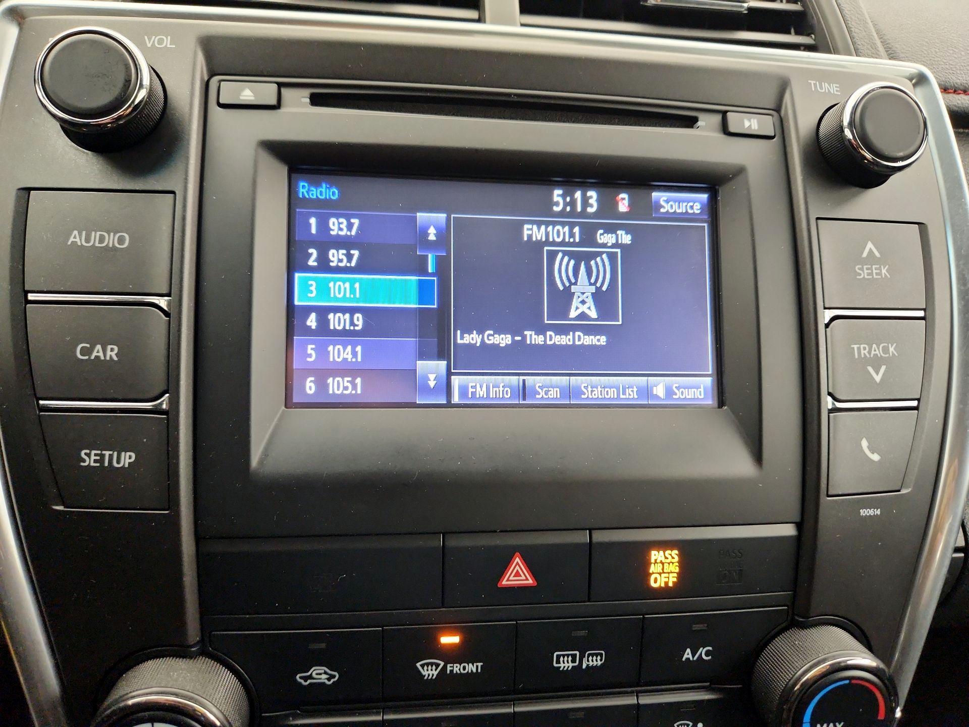 Thumbnail: 2016 Toyota Camry - 15