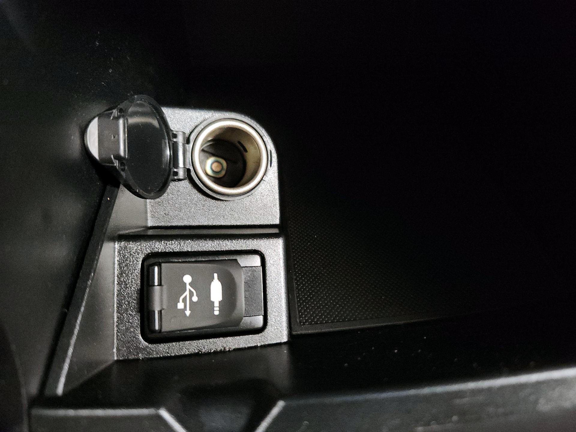 Thumbnail: 2016 Toyota Camry - 18