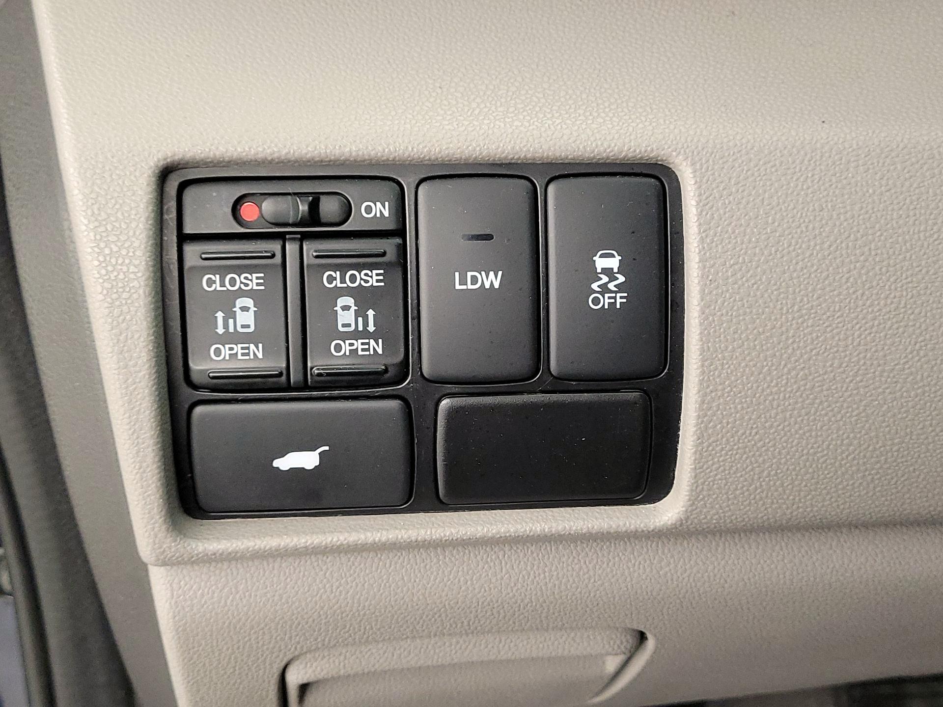 Thumbnail: 2016 Honda Odyssey - 13