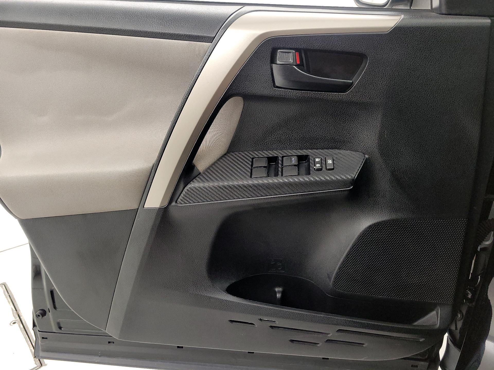 Thumbnail: 2015 Toyota RAV4 - 12