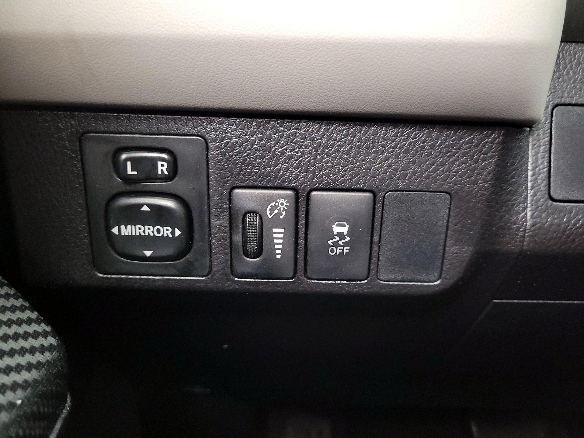 Thumbnail: 2015 Toyota RAV4 - 13