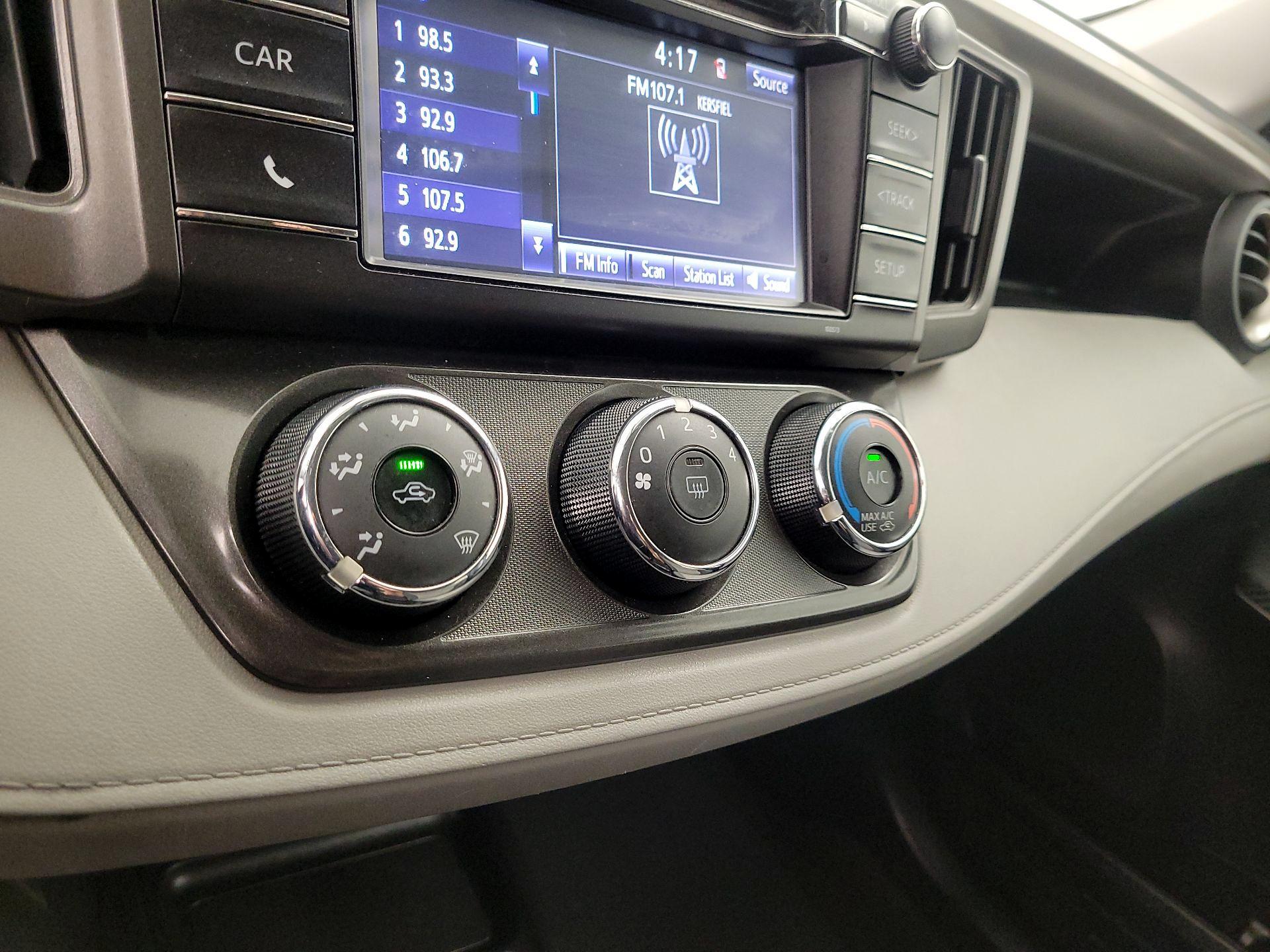 Thumbnail: 2015 Toyota RAV4 - 16