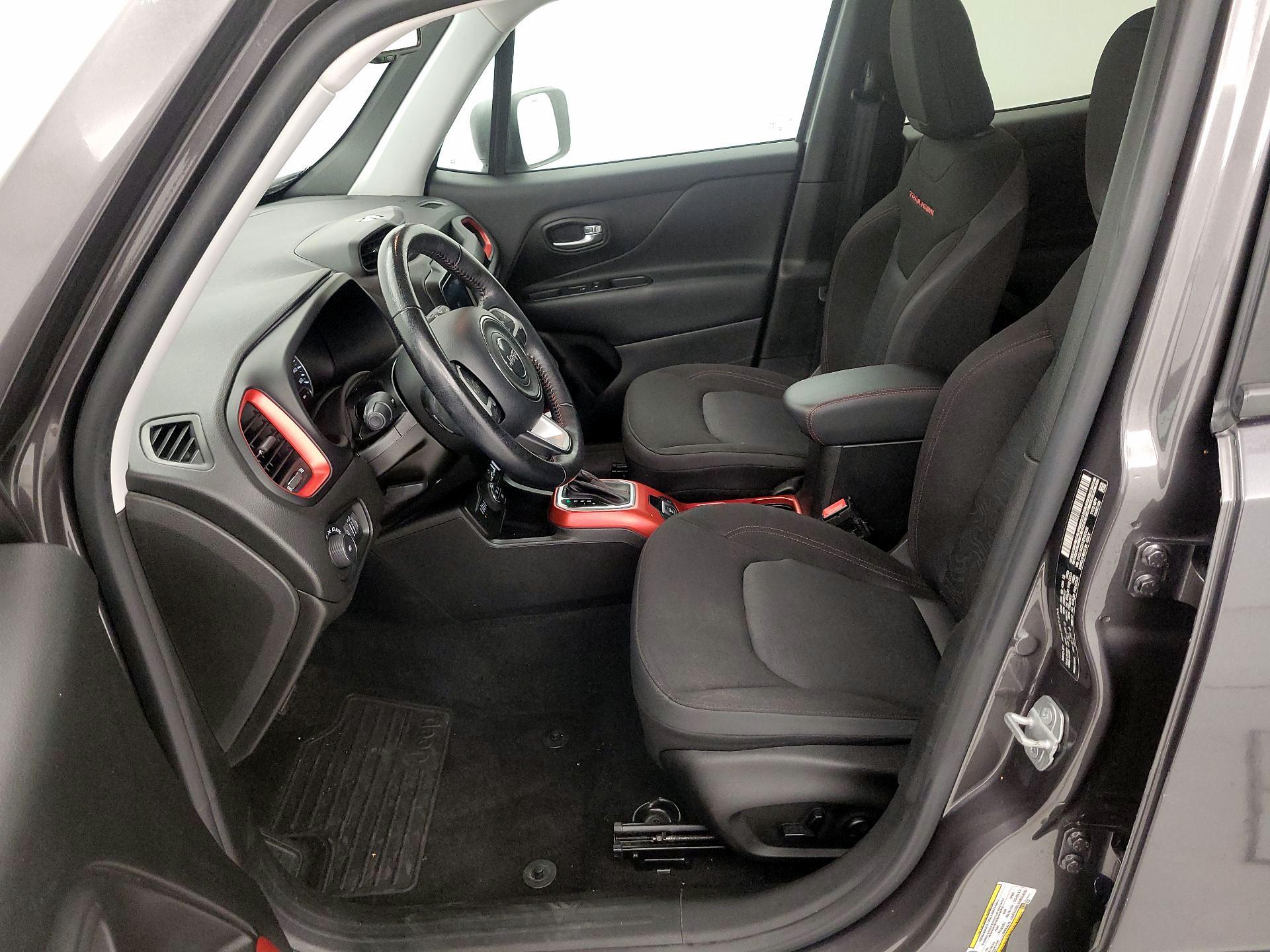 Thumbnail: 2018 Jeep Renegade - 11