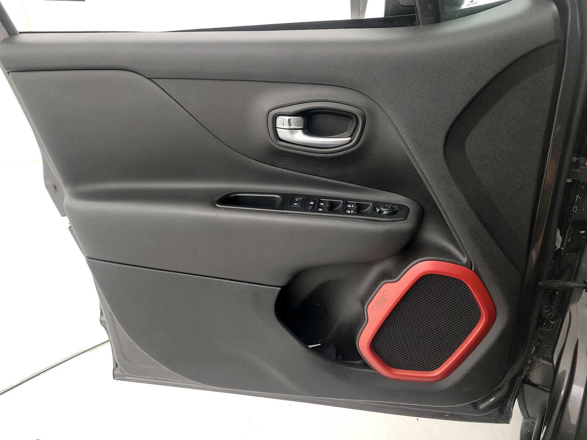 Thumbnail: 2018 Jeep Renegade - 12