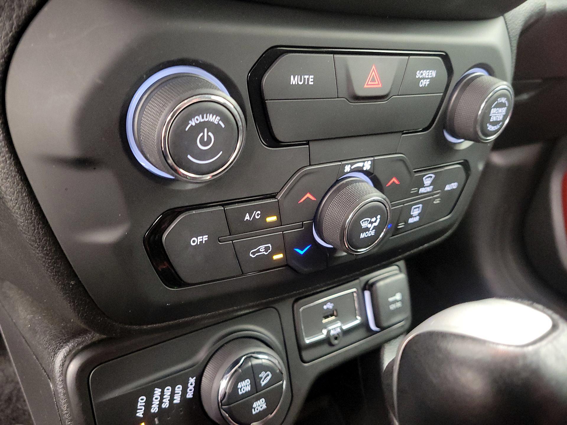 Thumbnail: 2018 Jeep Renegade - 16