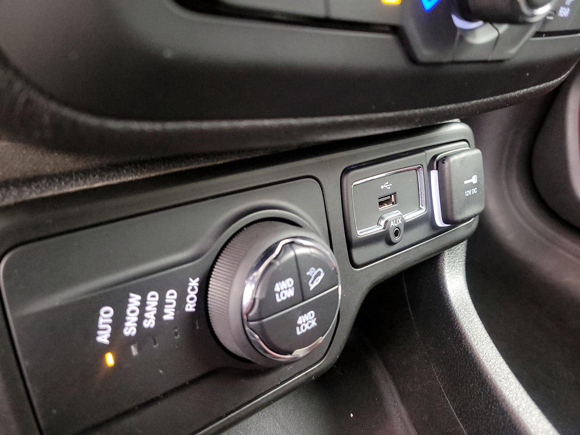 Thumbnail: 2018 Jeep Renegade - 18