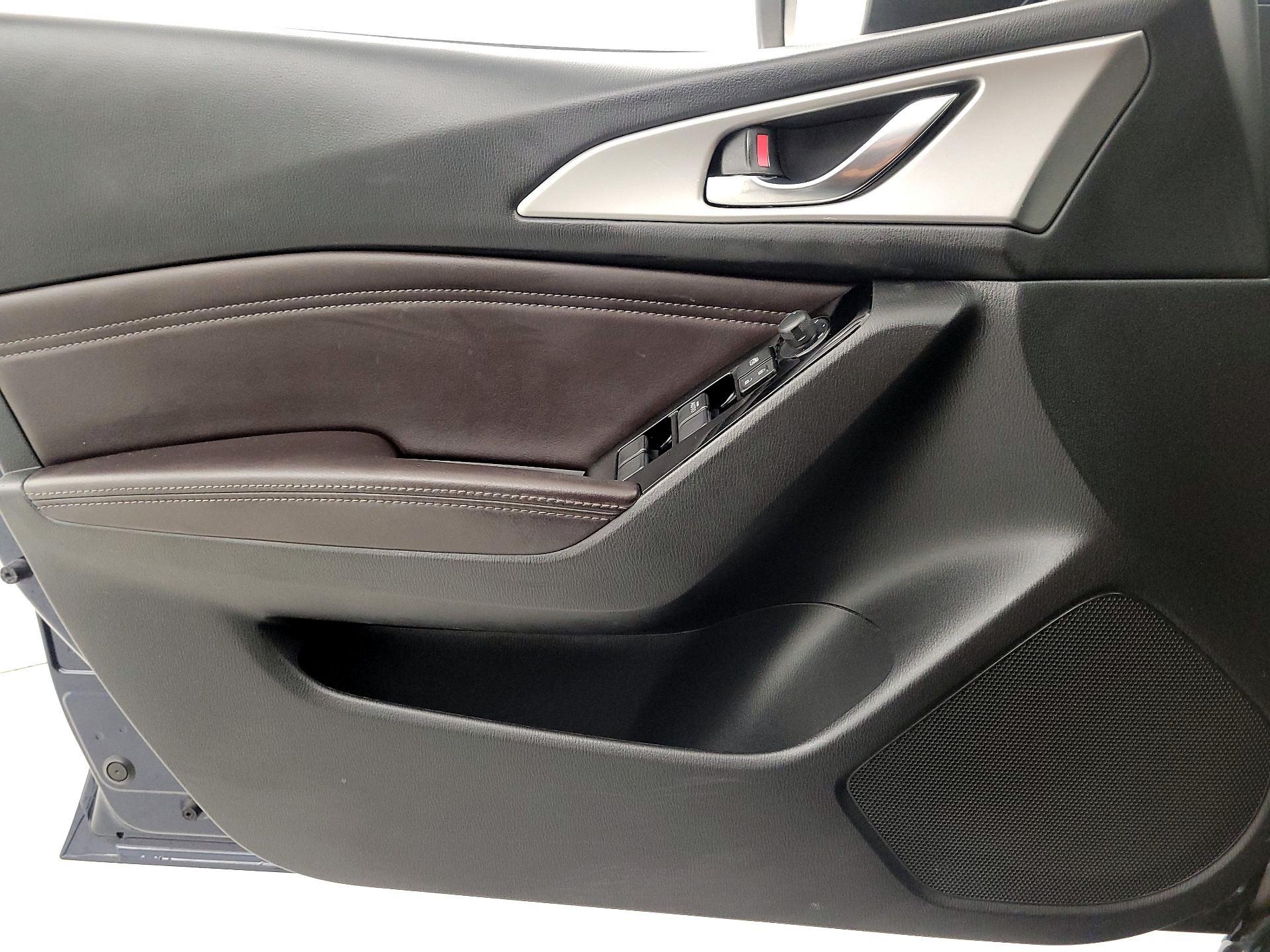 Thumbnail: 2017 Mazda Mazda3 - 12