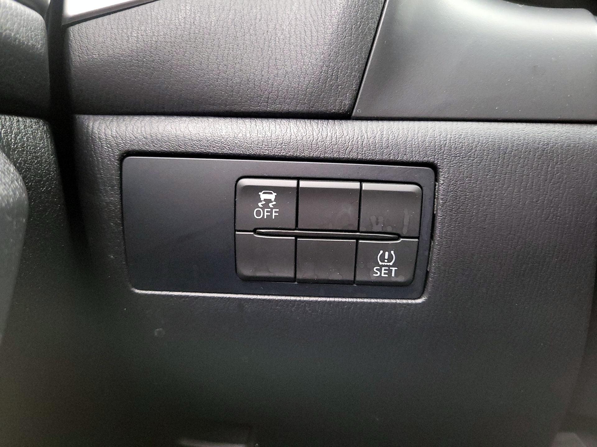 Thumbnail: 2017 Mazda Mazda3 - 13