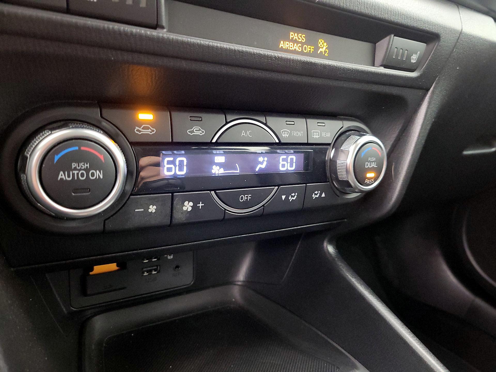 Thumbnail: 2017 Mazda Mazda3 - 17