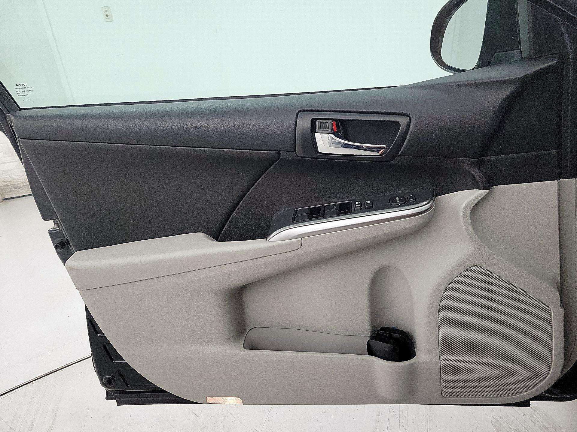 Thumbnail: 2014 Toyota Camry - 12