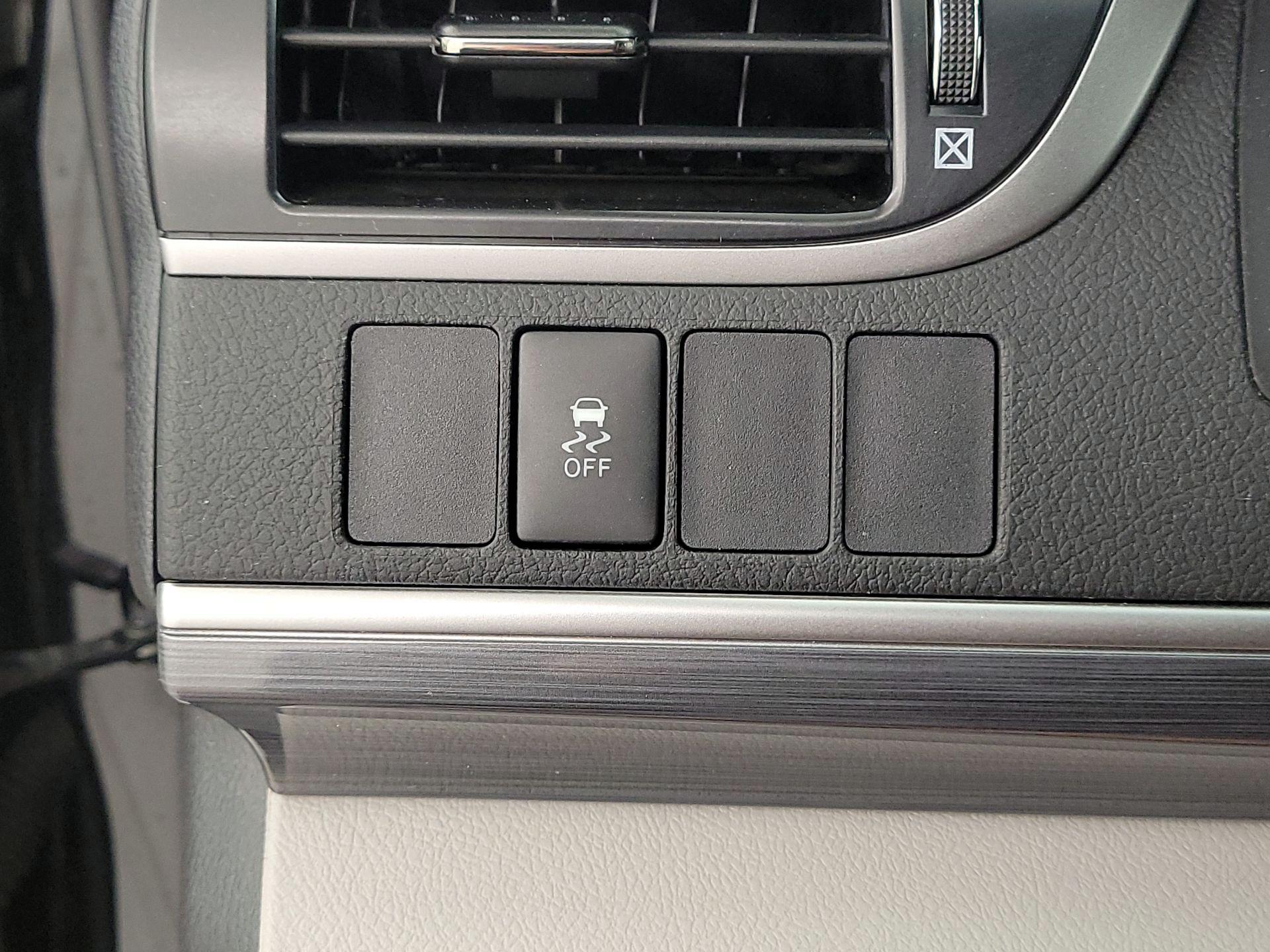 Thumbnail: 2014 Toyota Camry - 13