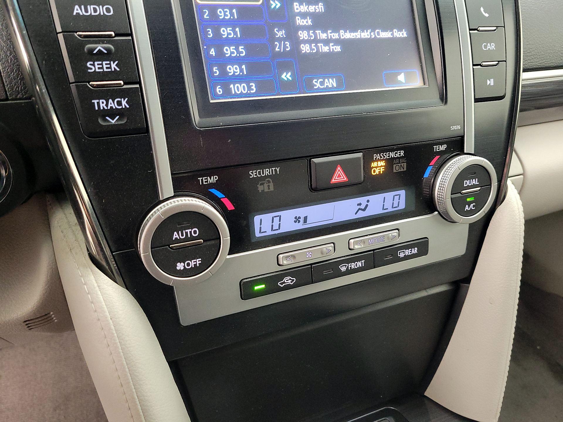 Thumbnail: 2014 Toyota Camry - 15