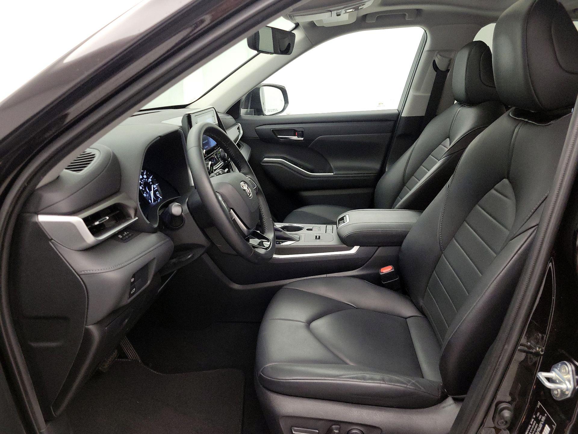 Thumbnail: 2020 Toyota Highlander - 11