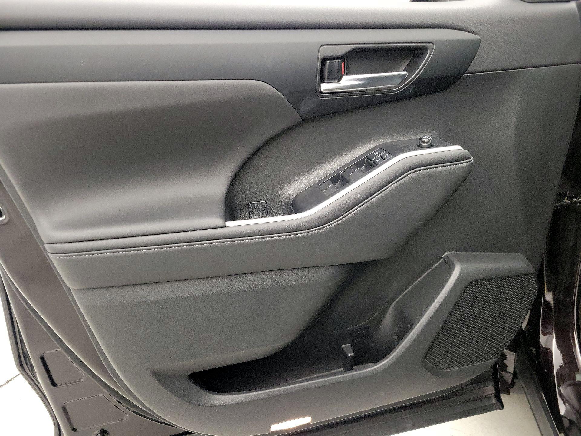 Thumbnail: 2020 Toyota Highlander - 12