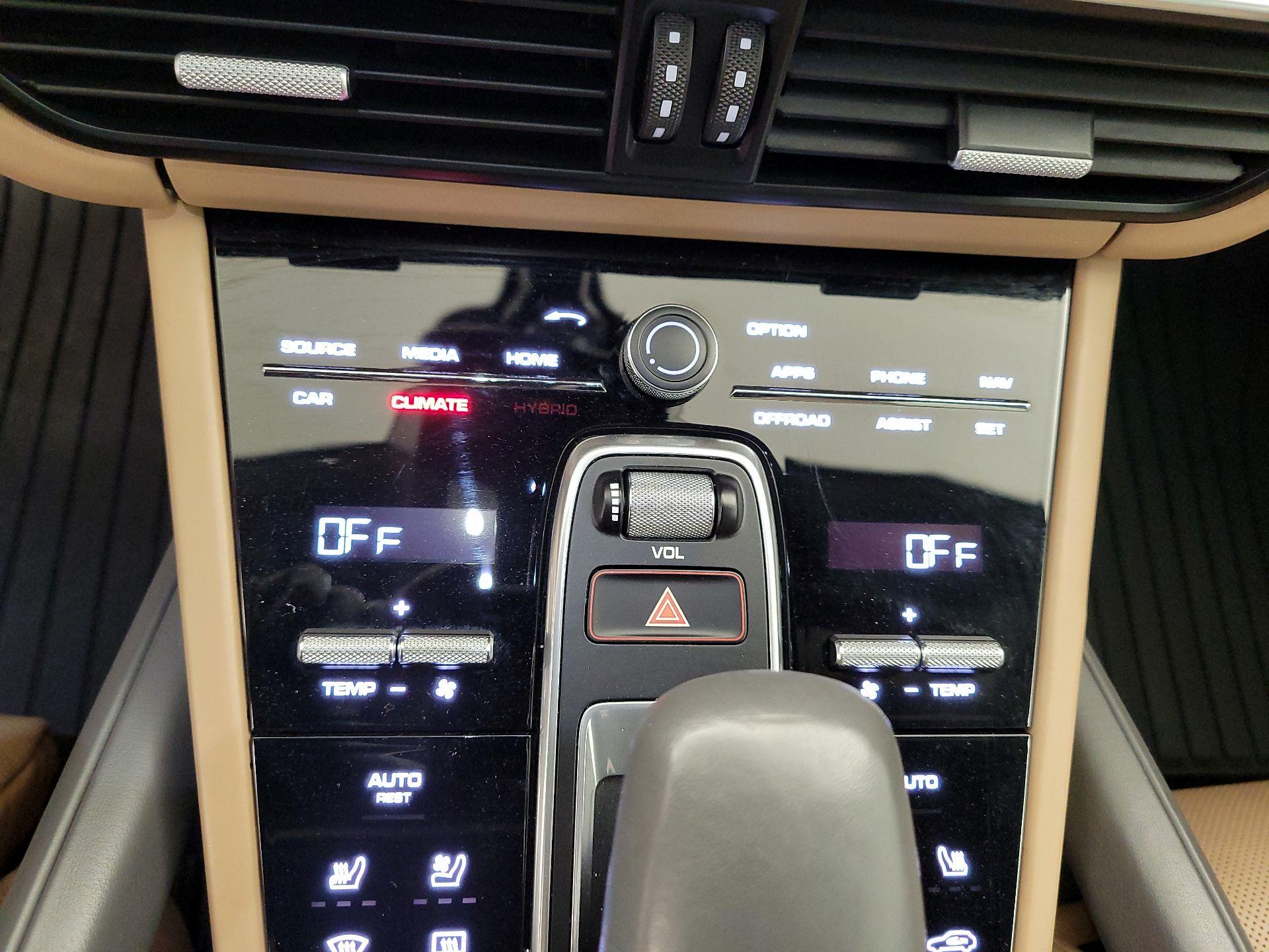 Thumbnail: 2019 Porsche Cayenne - 17