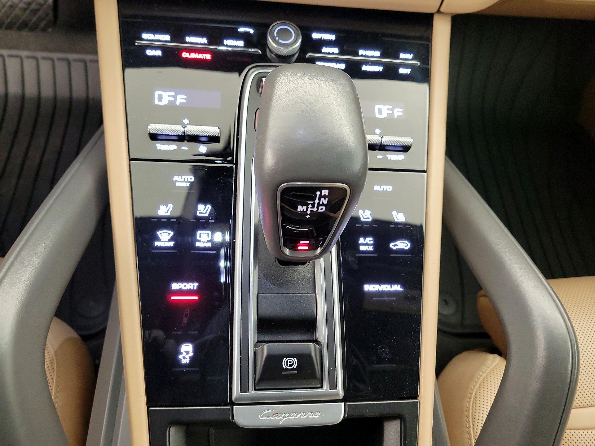 Thumbnail: 2019 Porsche Cayenne - 18