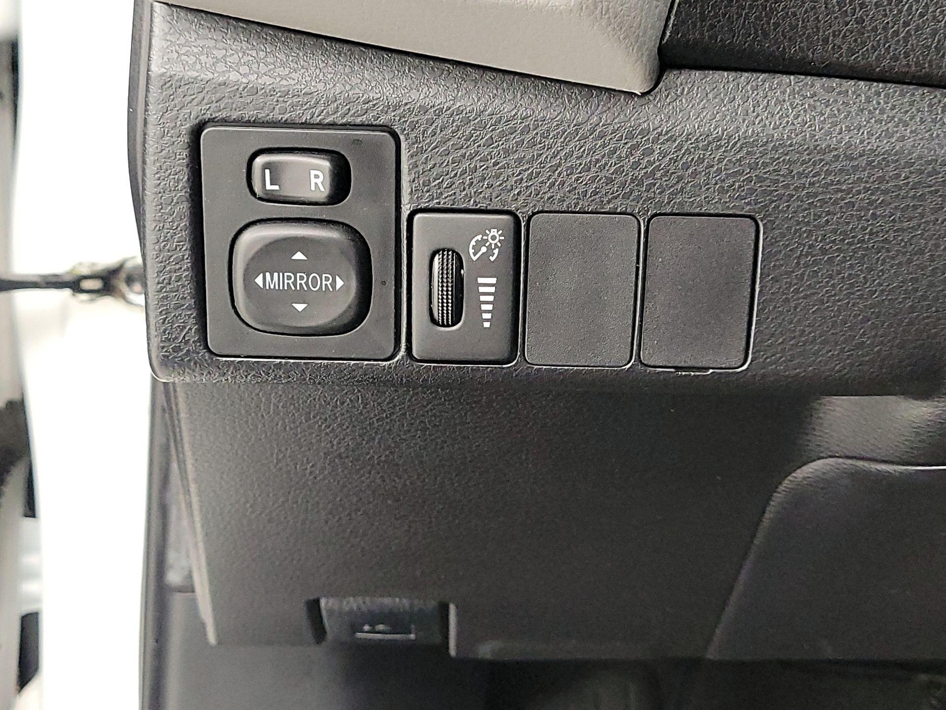 Thumbnail: 2014 Toyota Corolla - 13