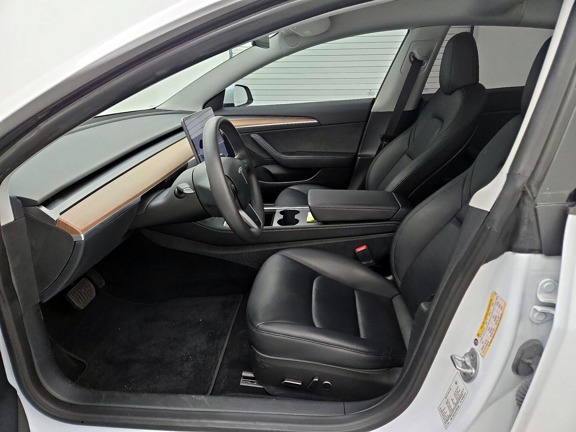 Thumbnail: 2023 Tesla Model 3 - 11