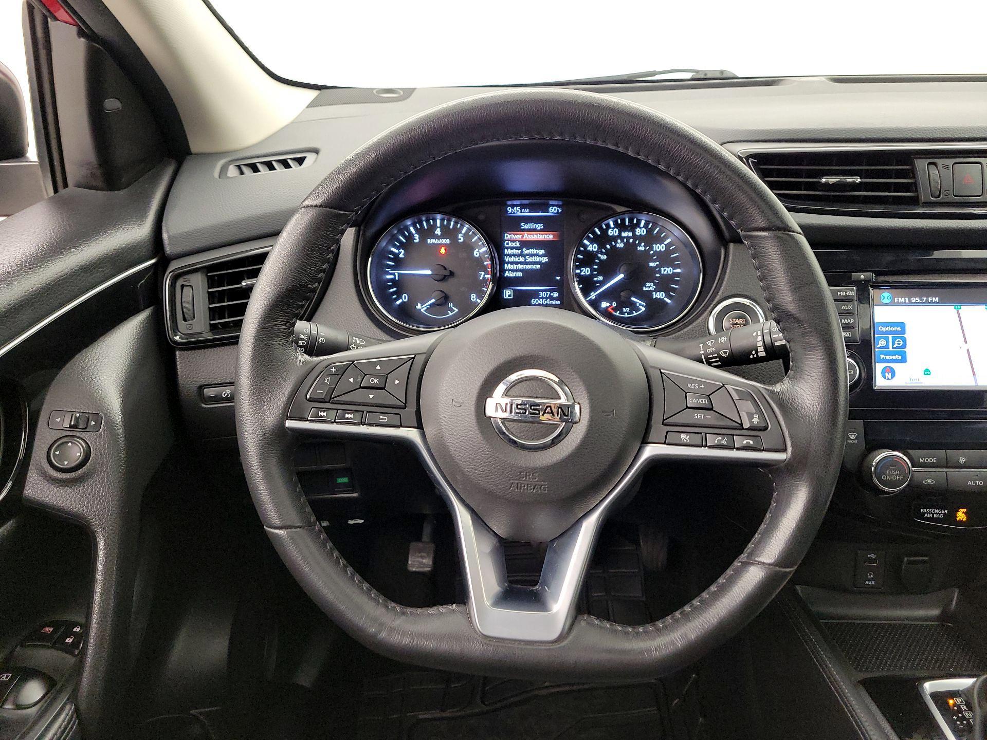 Thumbnail: 2017 Nissan Rogue Sport - 10