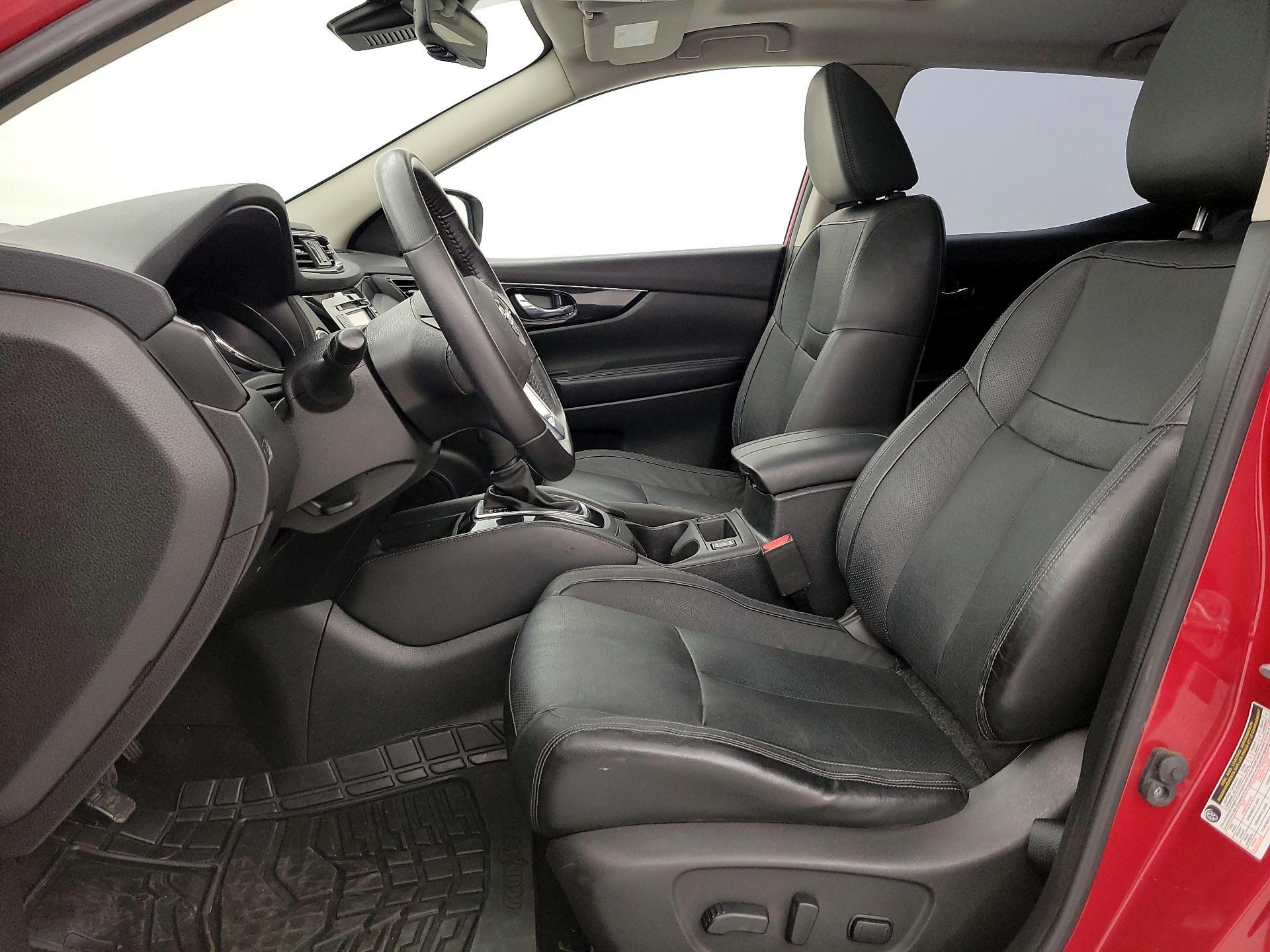 Thumbnail: 2017 Nissan Rogue Sport - 11