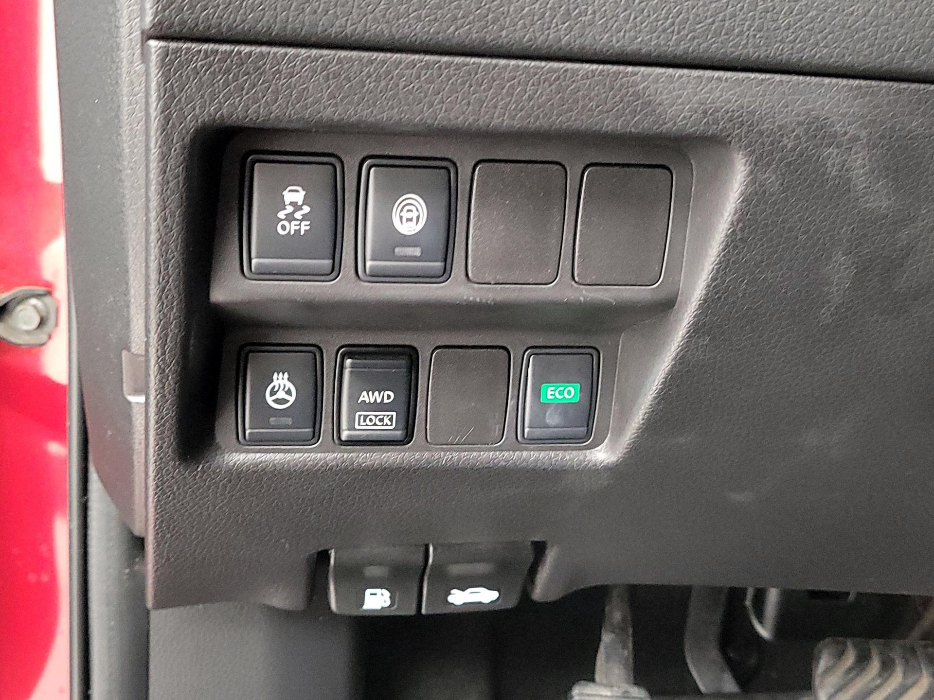 Thumbnail: 2017 Nissan Rogue Sport - 13