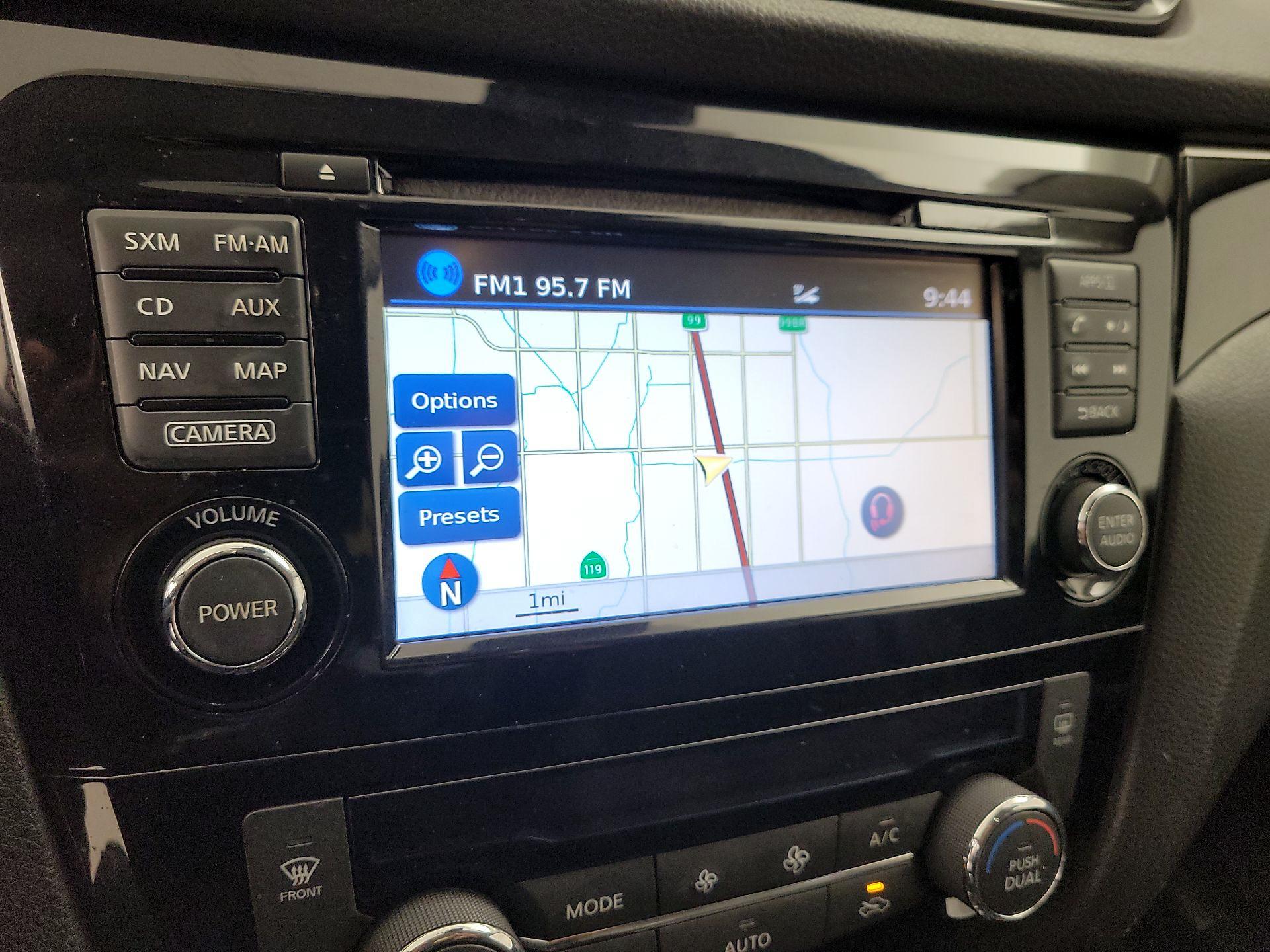 Thumbnail: 2017 Nissan Rogue Sport - 14