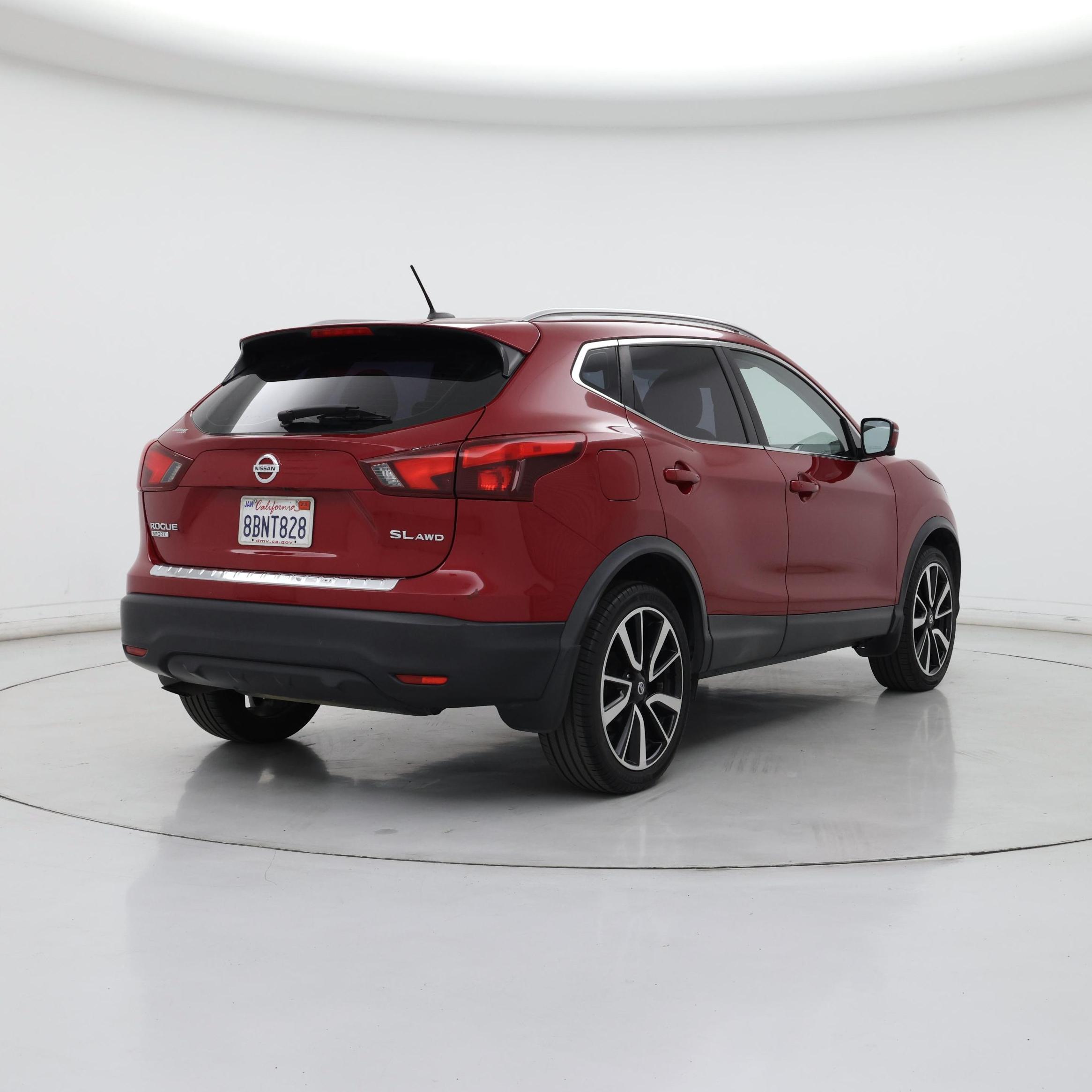 Thumbnail: 2017 Nissan Rogue Sport - 8