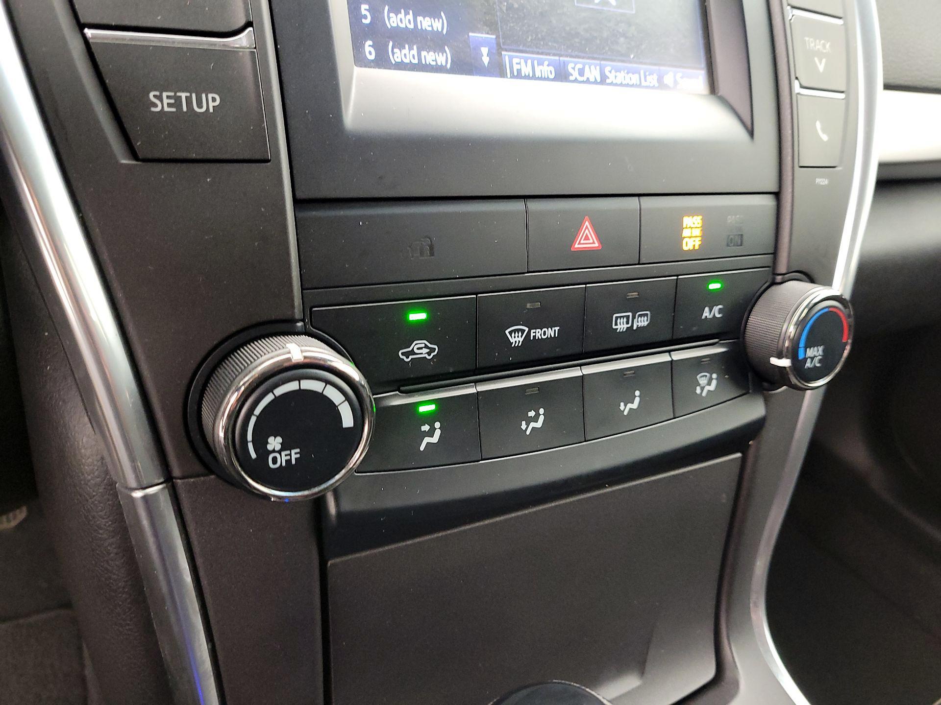 Thumbnail: 2016 Toyota Camry - 16