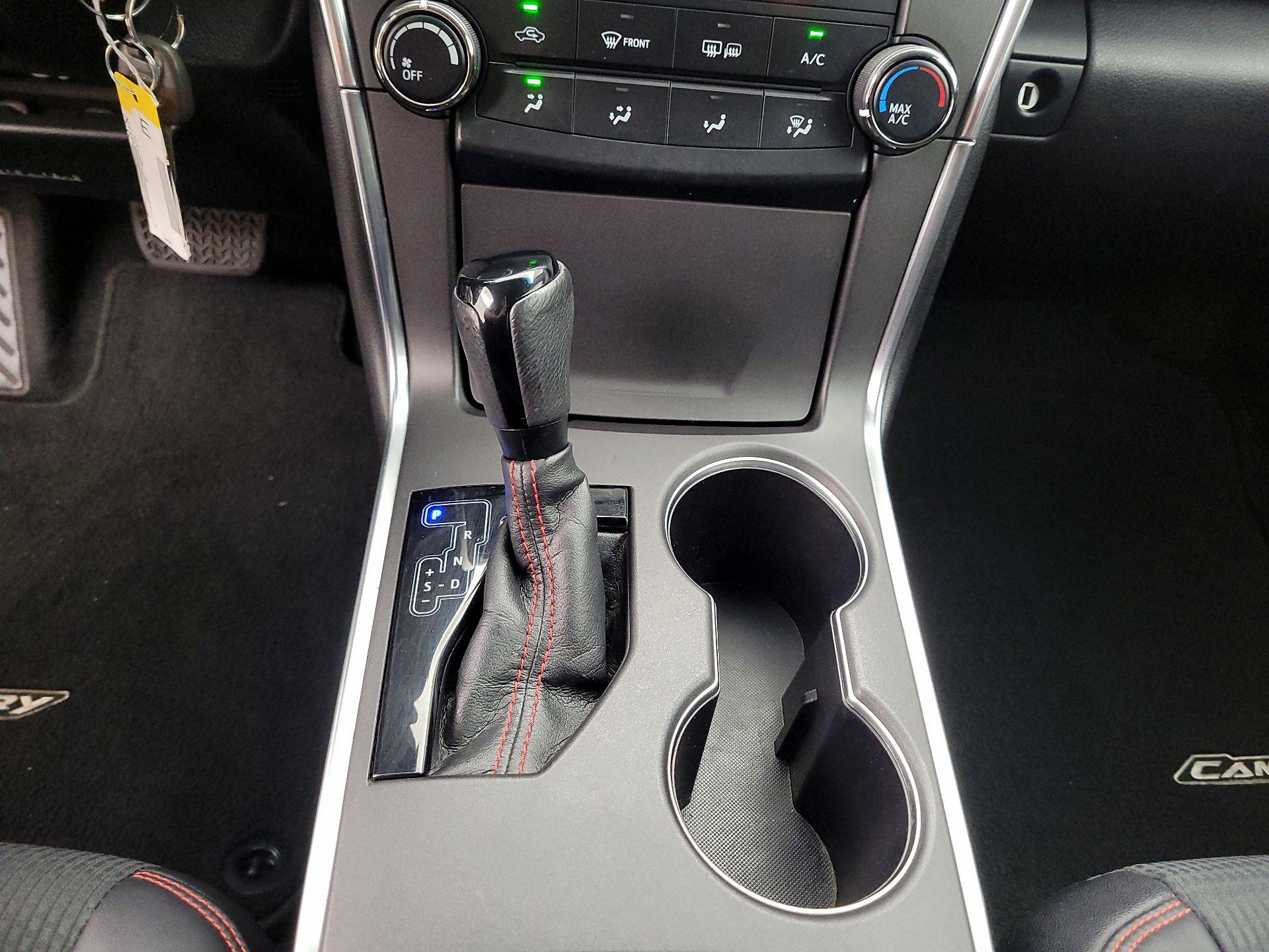 Thumbnail: 2016 Toyota Camry - 17