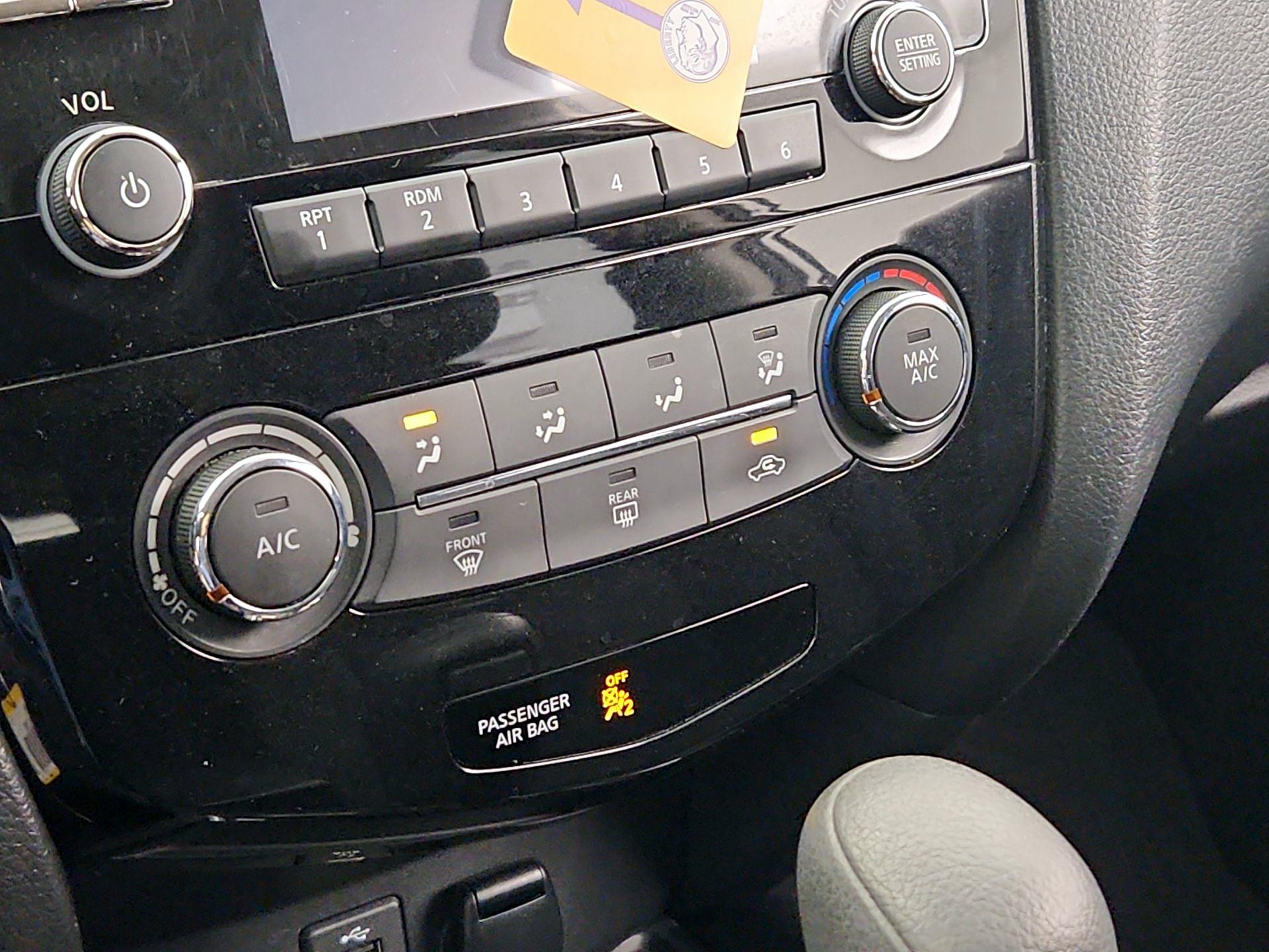 Thumbnail: 2015 Nissan Rogue - 16