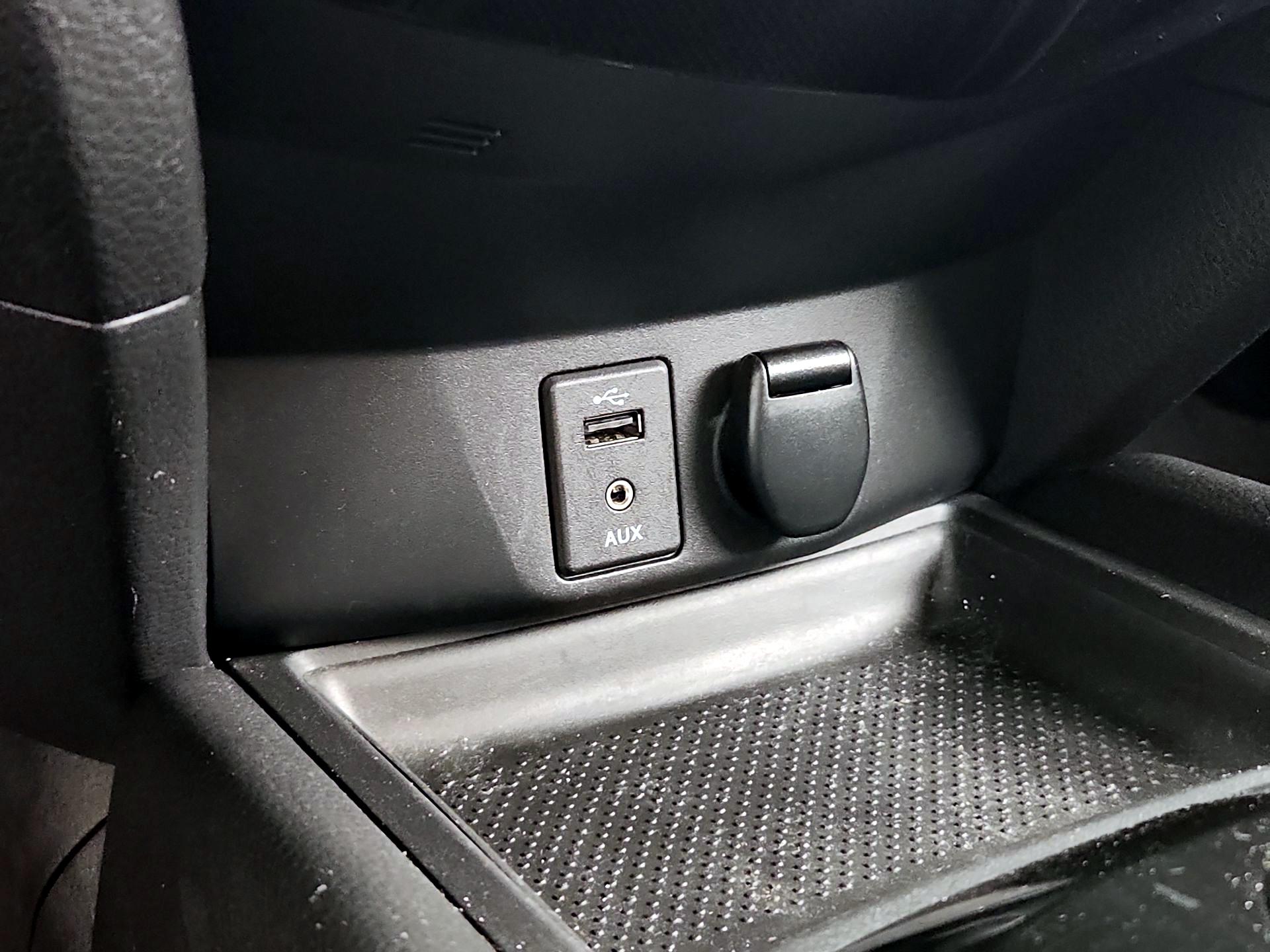 Thumbnail: 2015 Nissan Rogue - 18