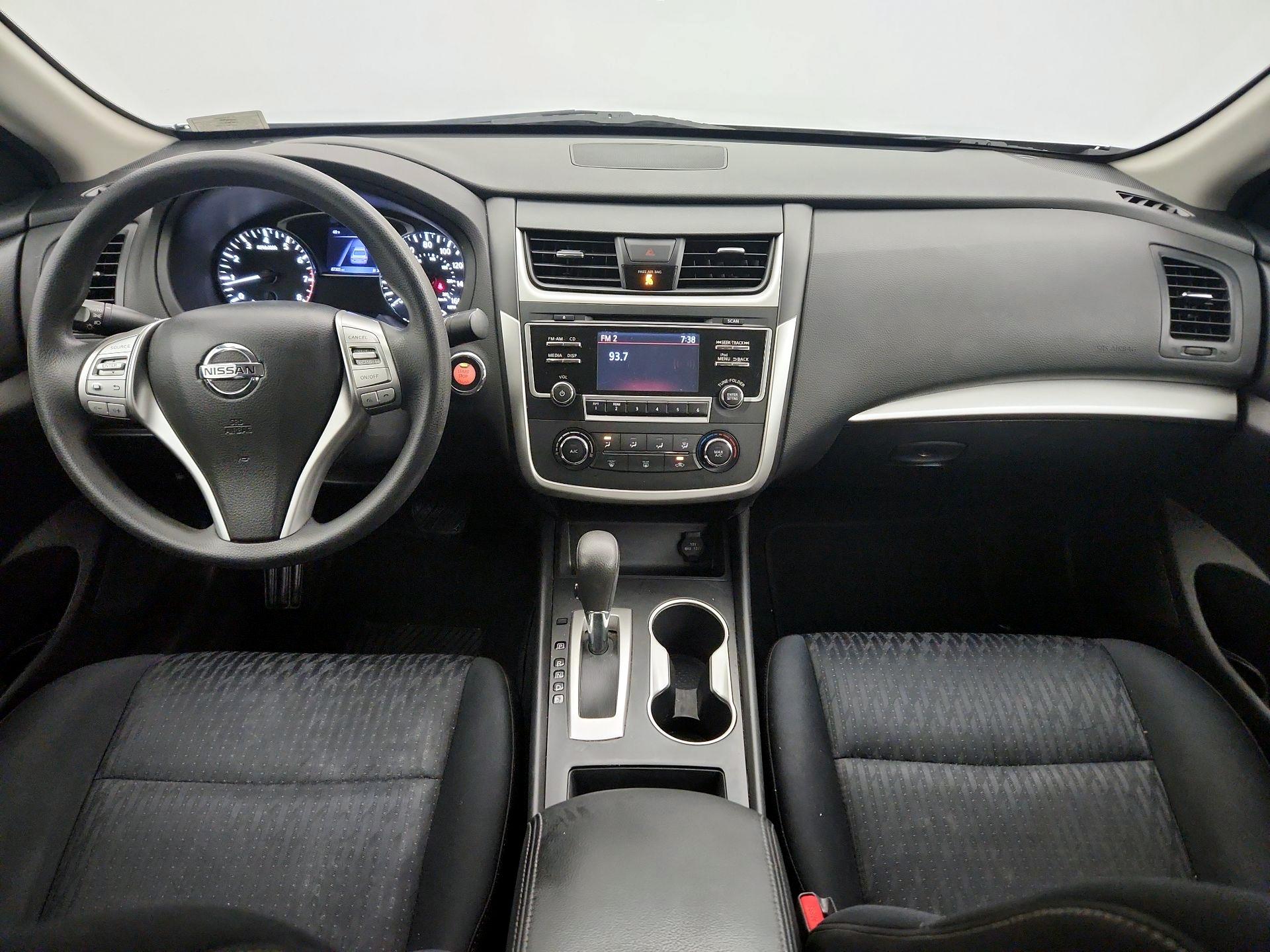 Thumbnail: 2017 Nissan Altima - 9