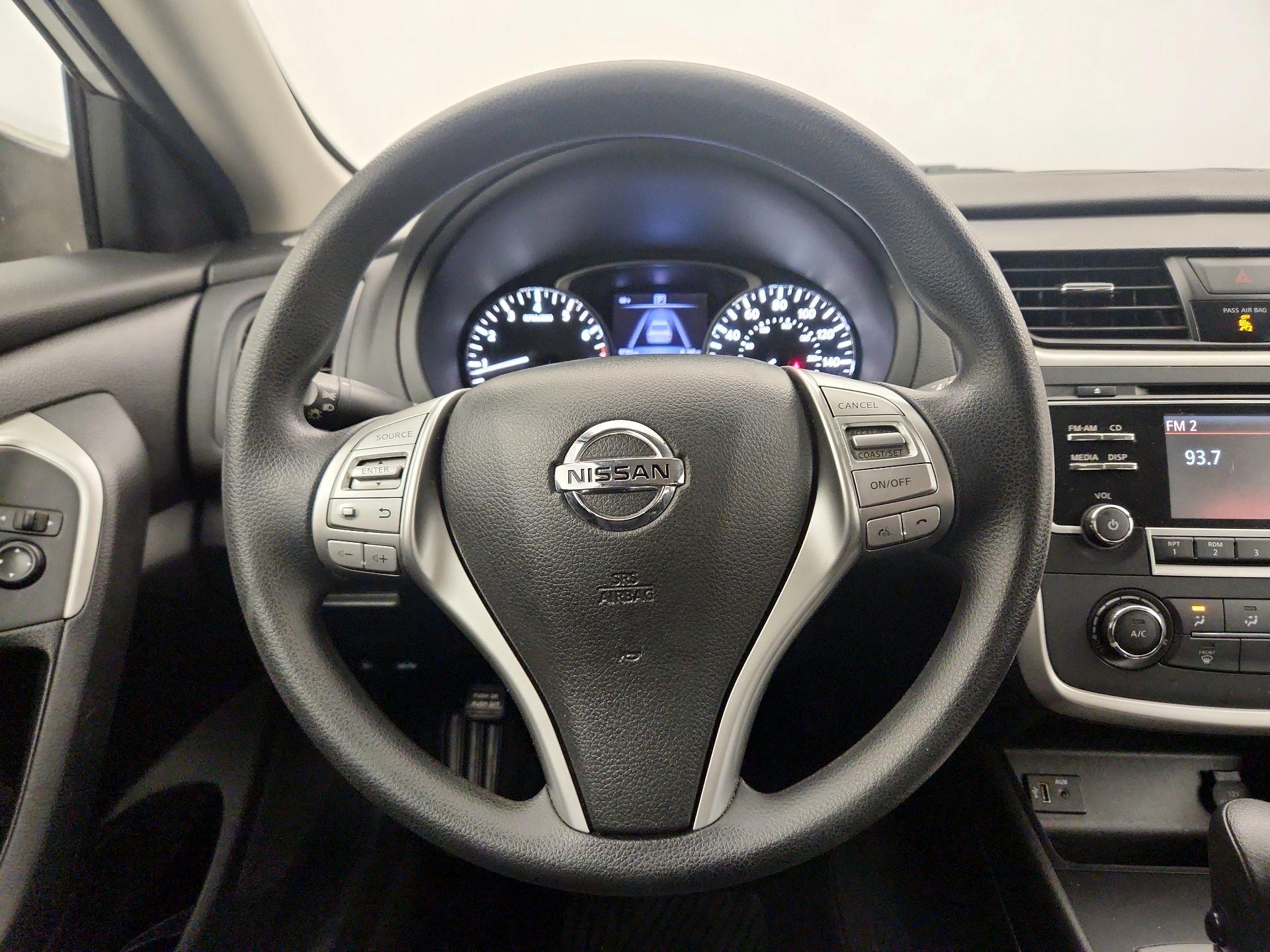 Thumbnail: 2017 Nissan Altima - 10