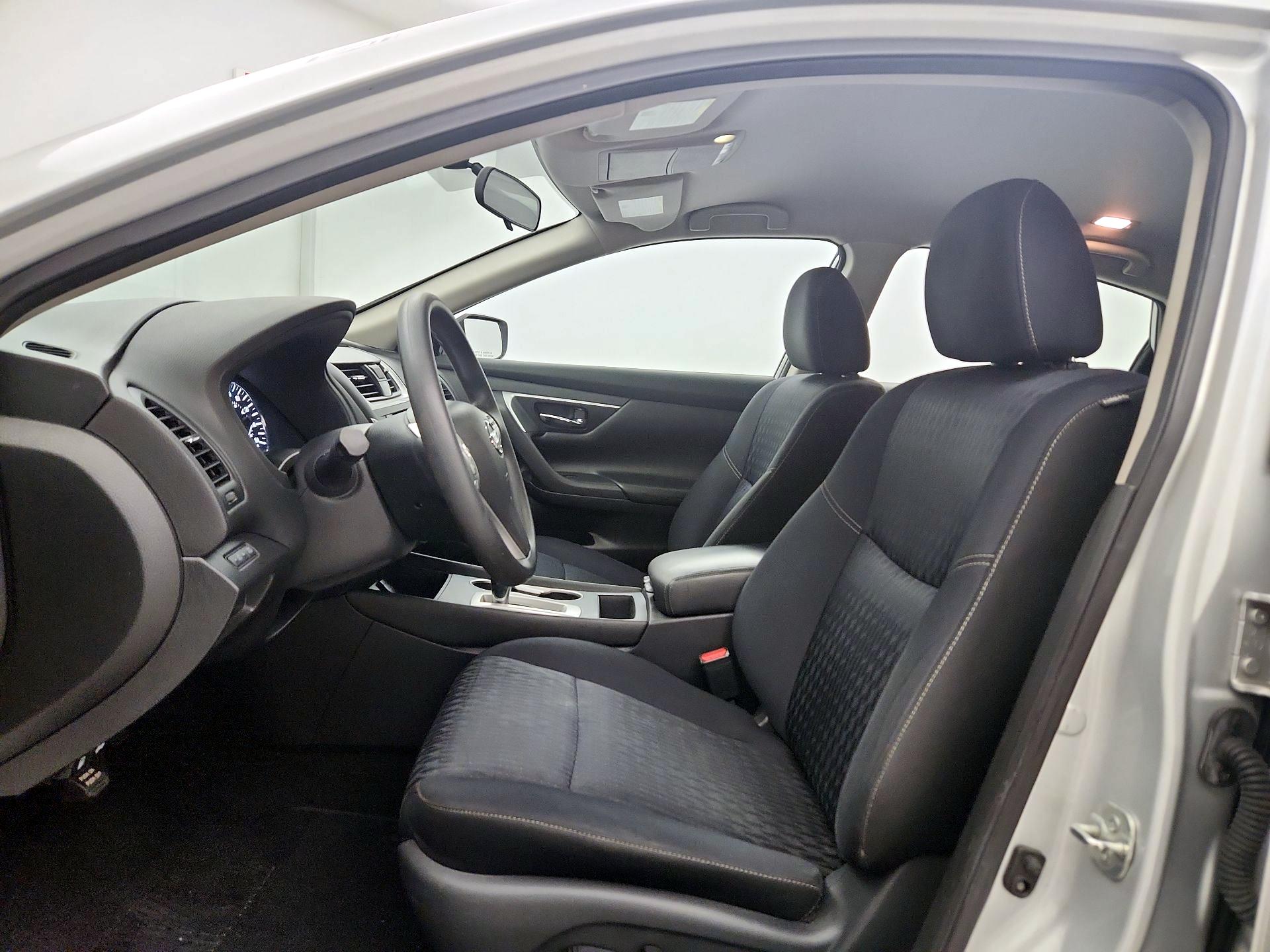 Thumbnail: 2017 Nissan Altima - 11