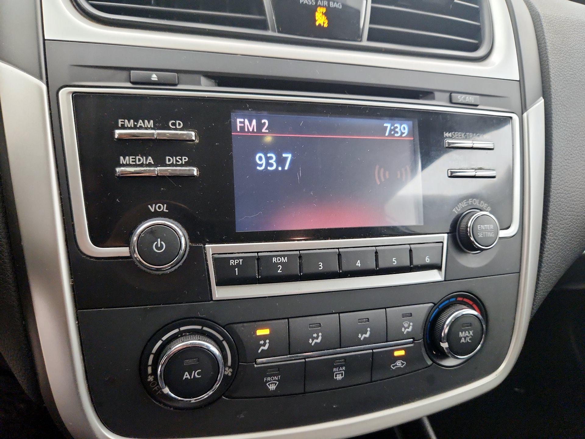 Thumbnail: 2017 Nissan Altima - 15