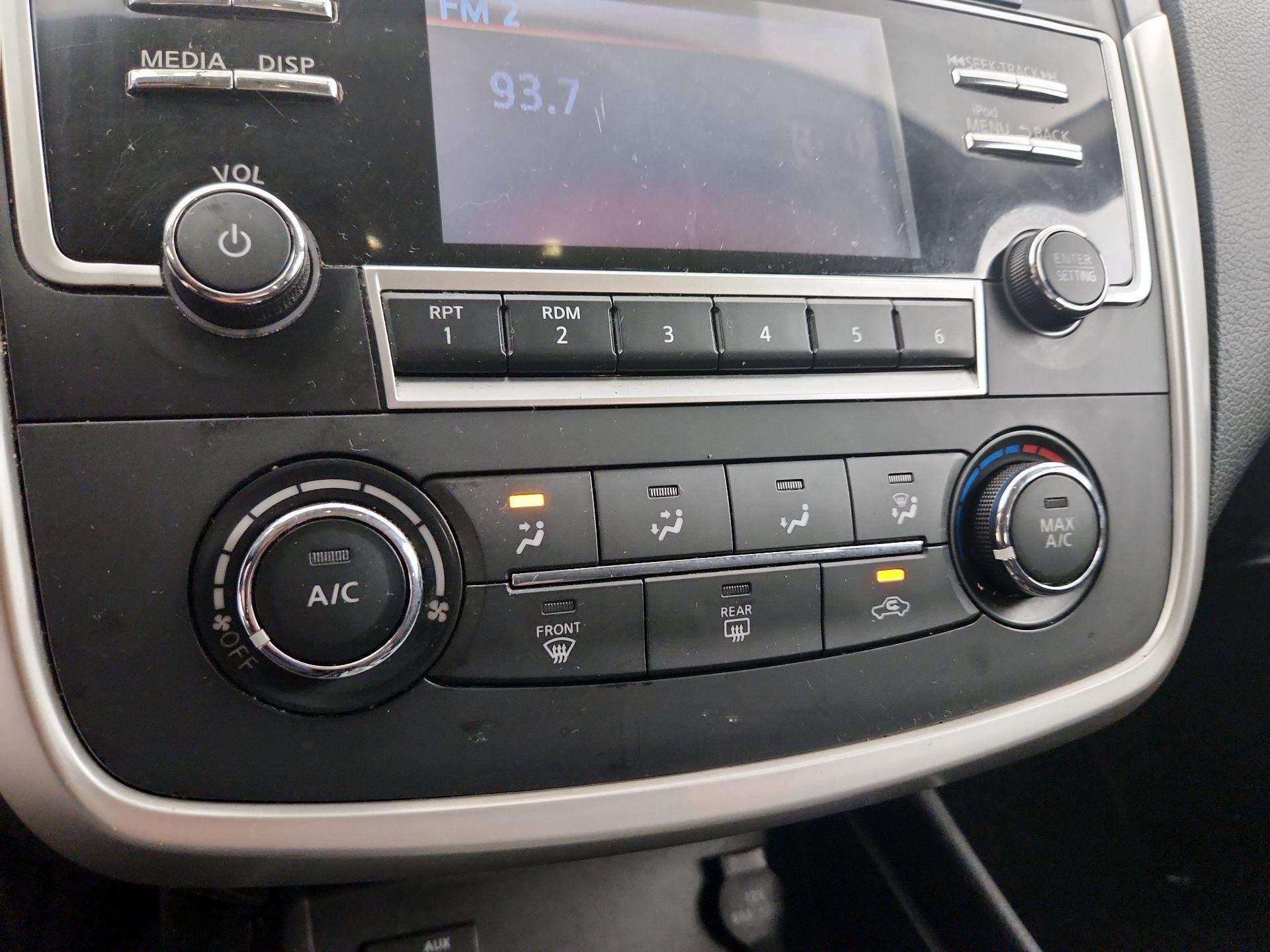 Thumbnail: 2017 Nissan Altima - 16